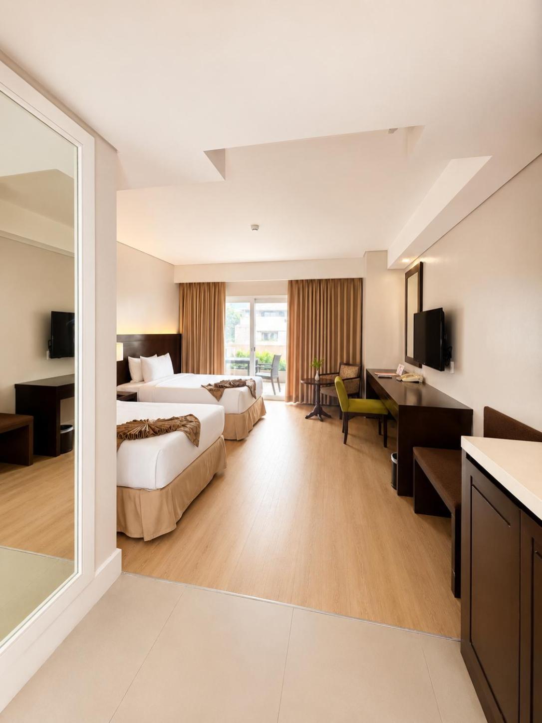 Premier Deluxe Twin with Balcony