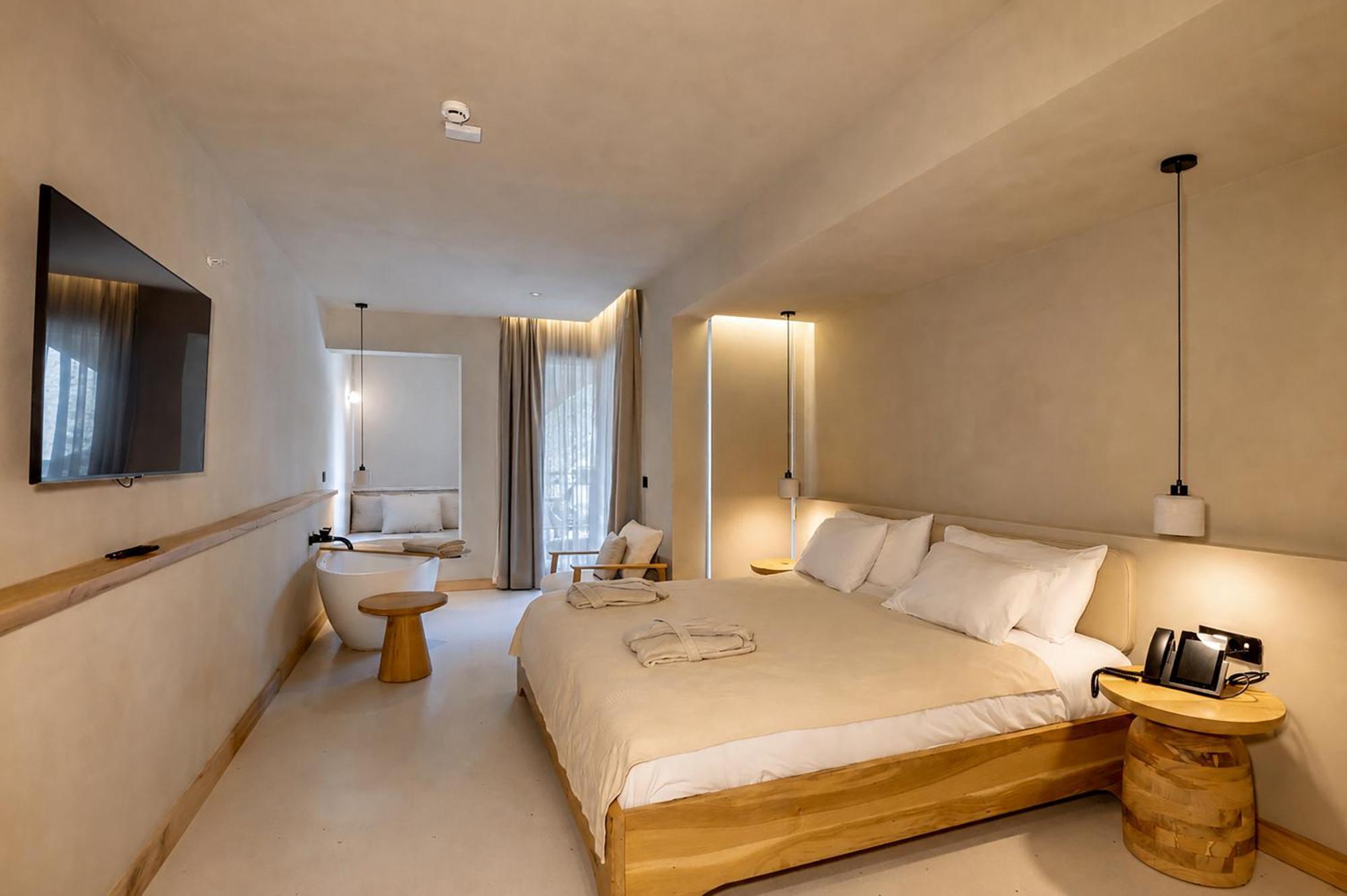 Deluxe Double Room with Side Sea View