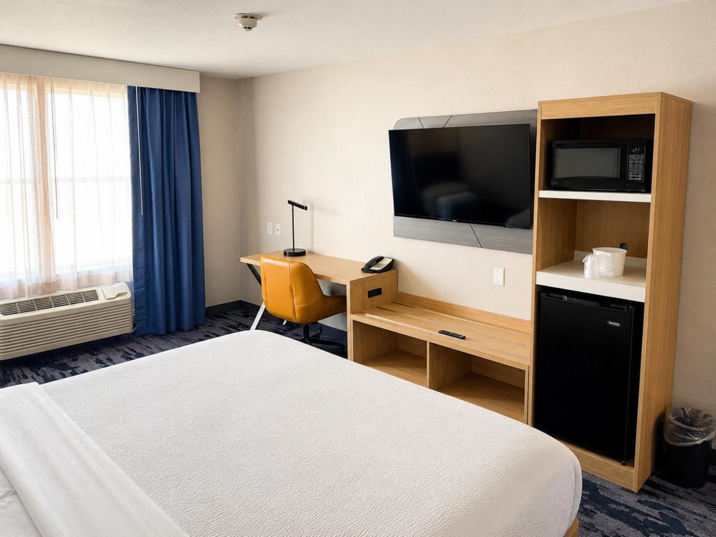 King Room with Roll-In Shower - Accessible/Non-Smoking