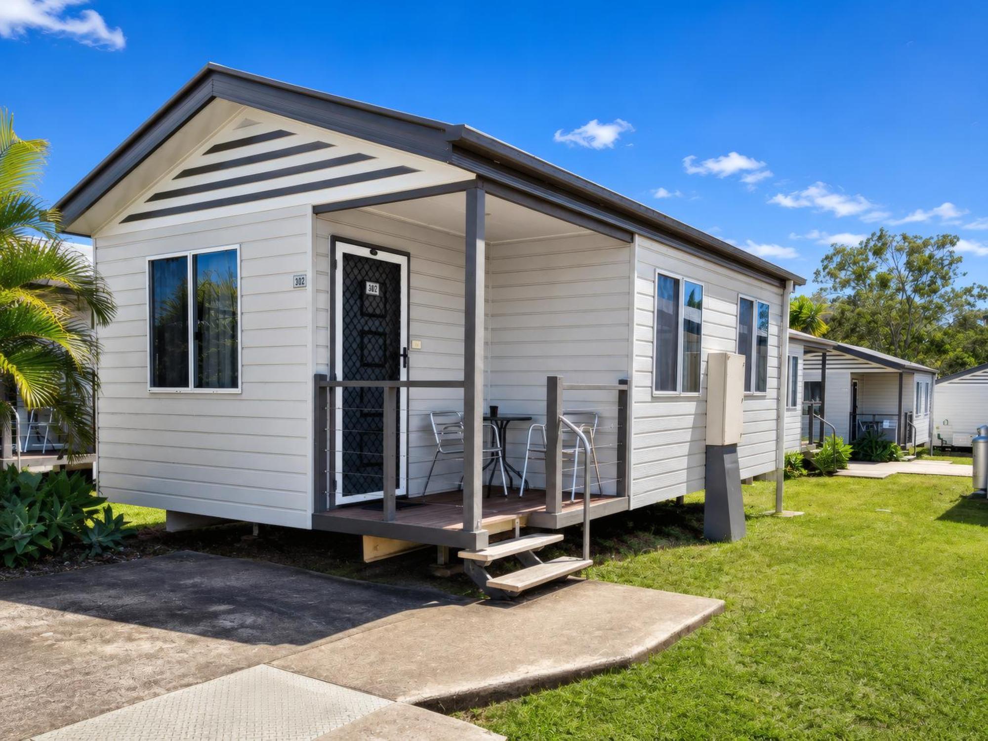 Queen Cabin