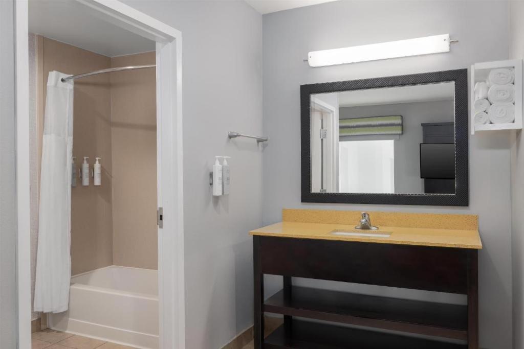 Room with Two Queen Beds - Non-Smoking