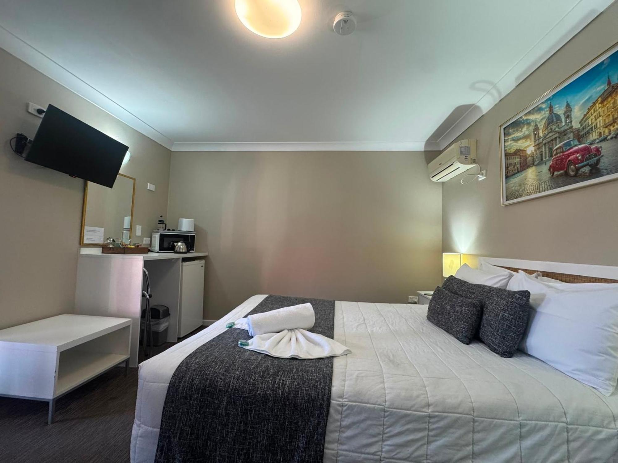 Deluxe Queen Room