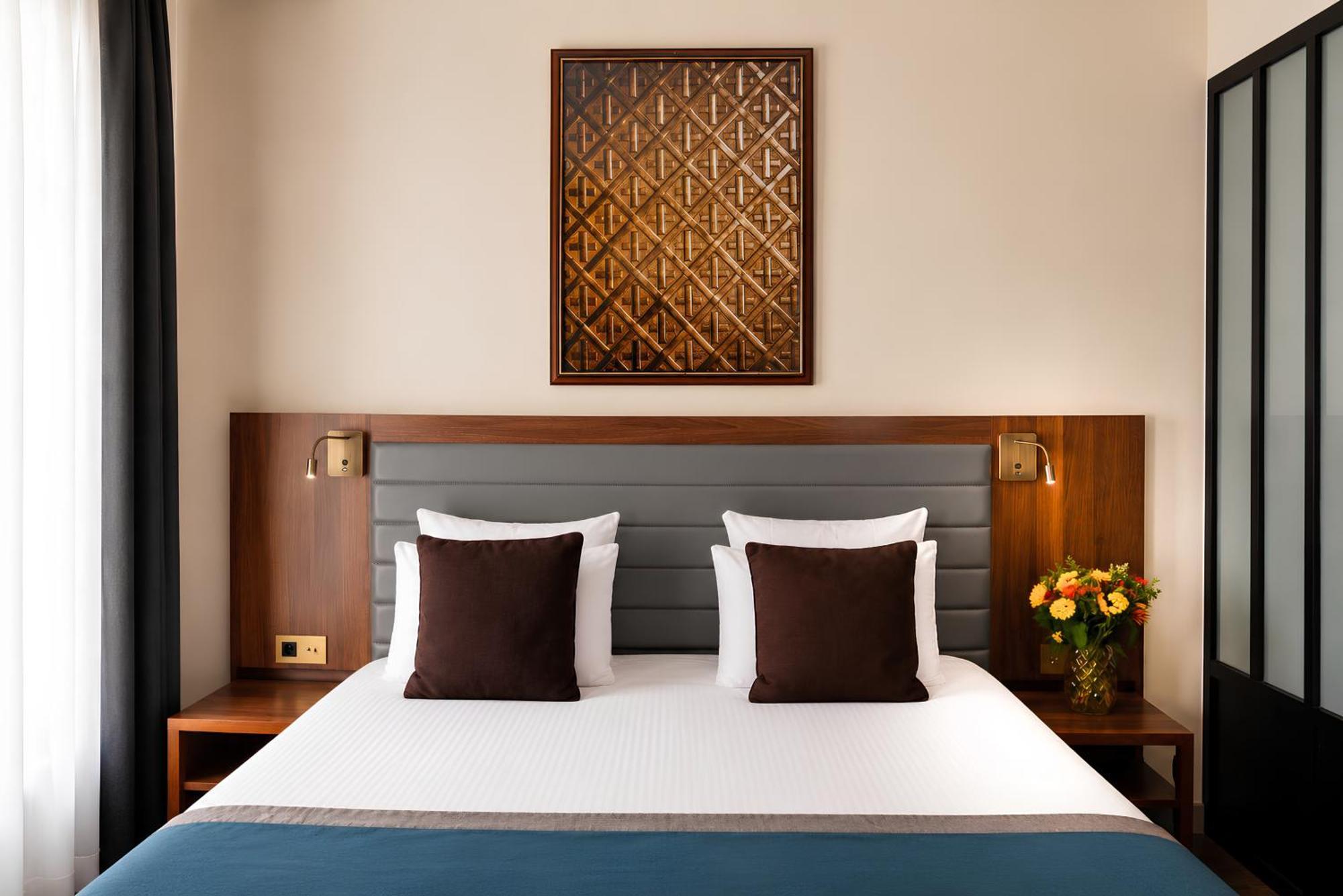 Deluxe King Room King Bed