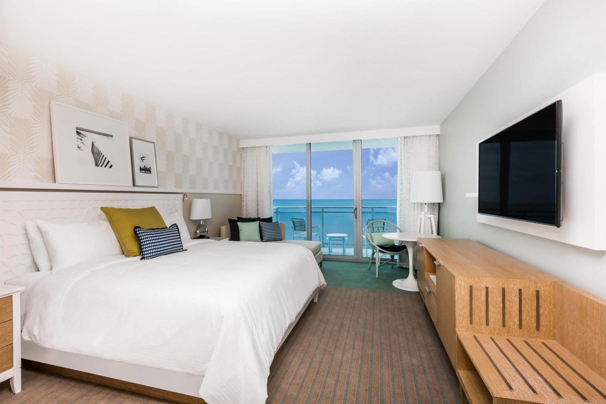 Deluxe King Room Gulf Front