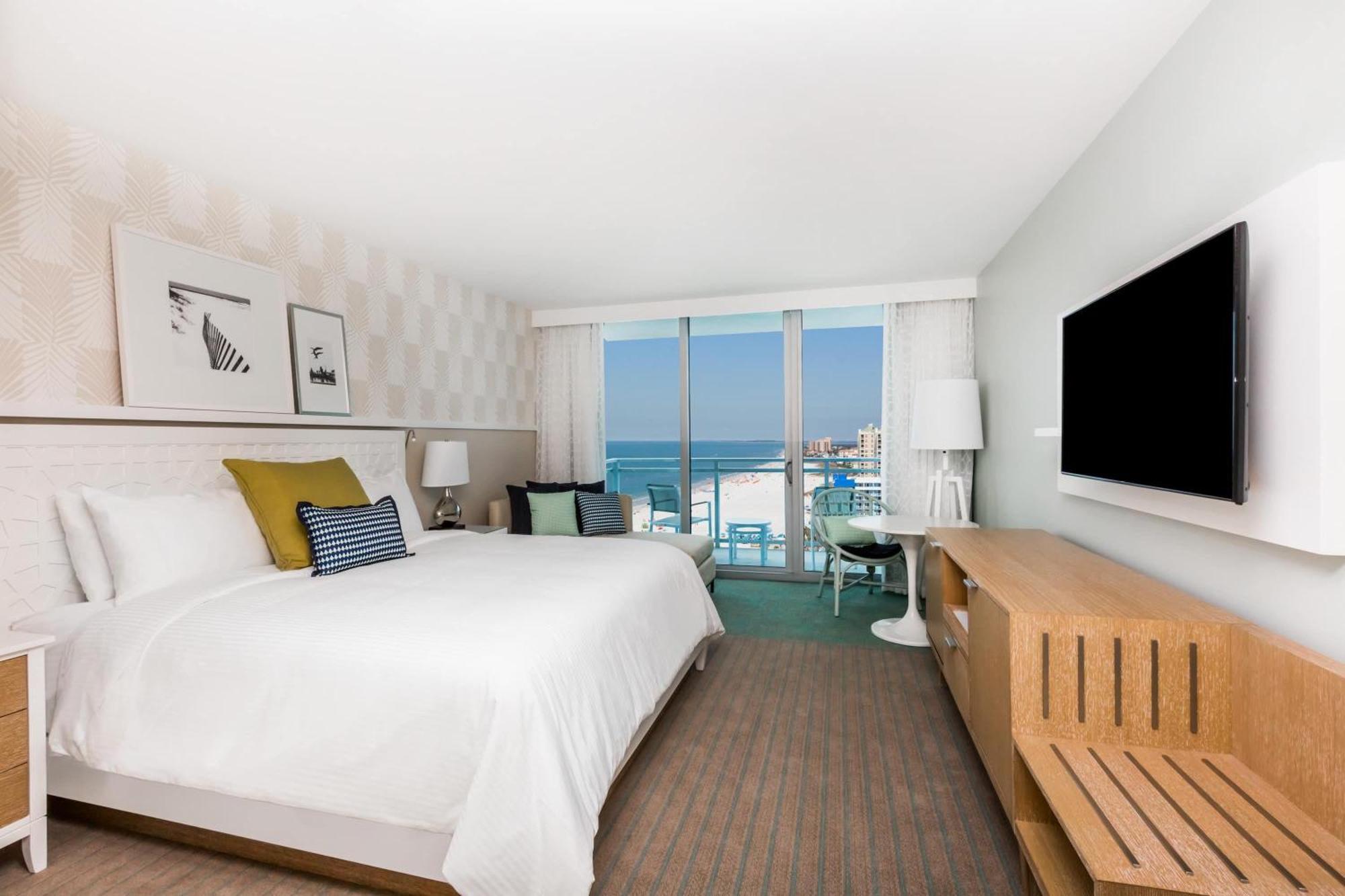Grand Deluxe King Room Partial Gulf View