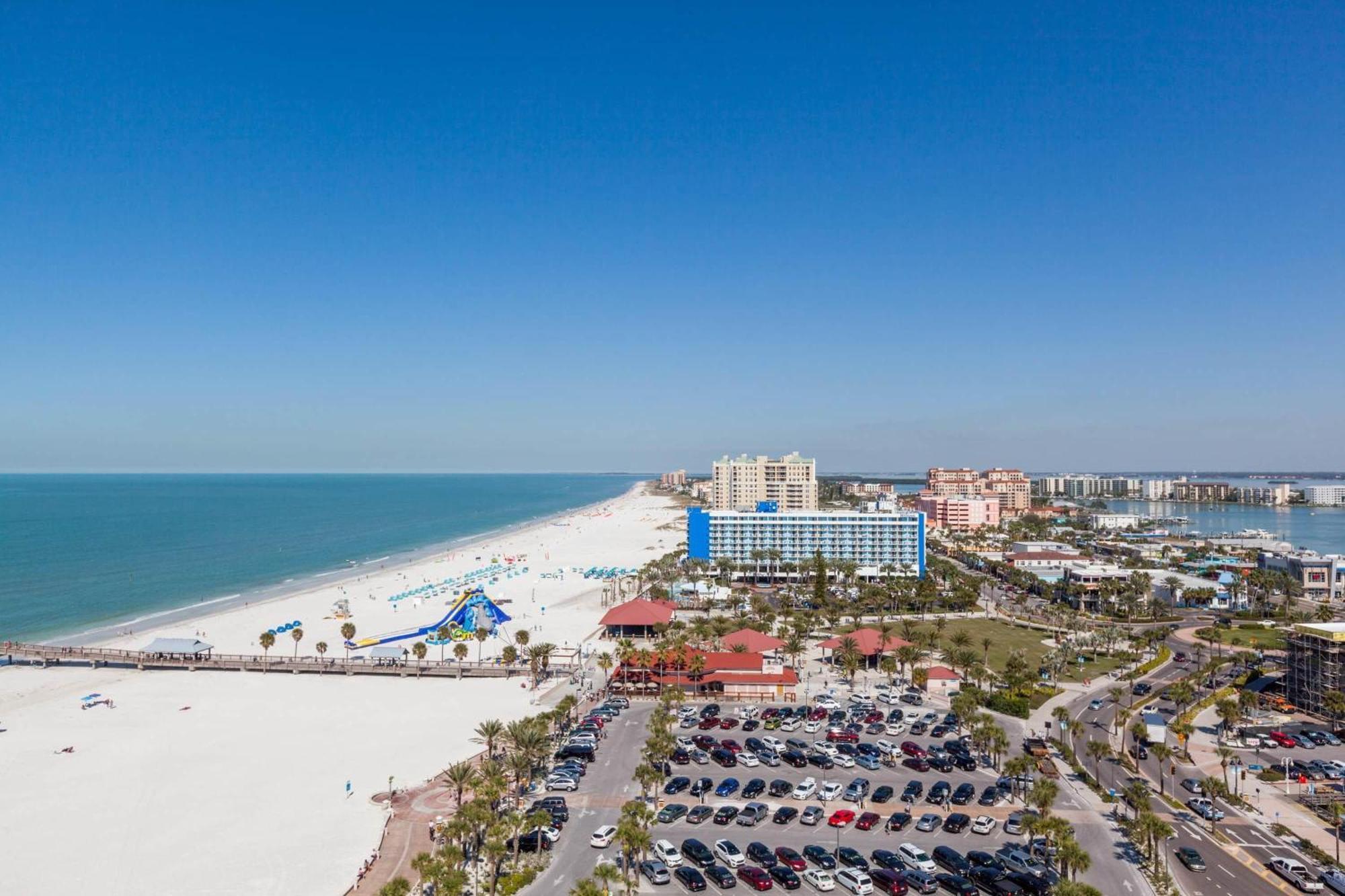 Grand Deluxe Queen Room Partial Gulf View