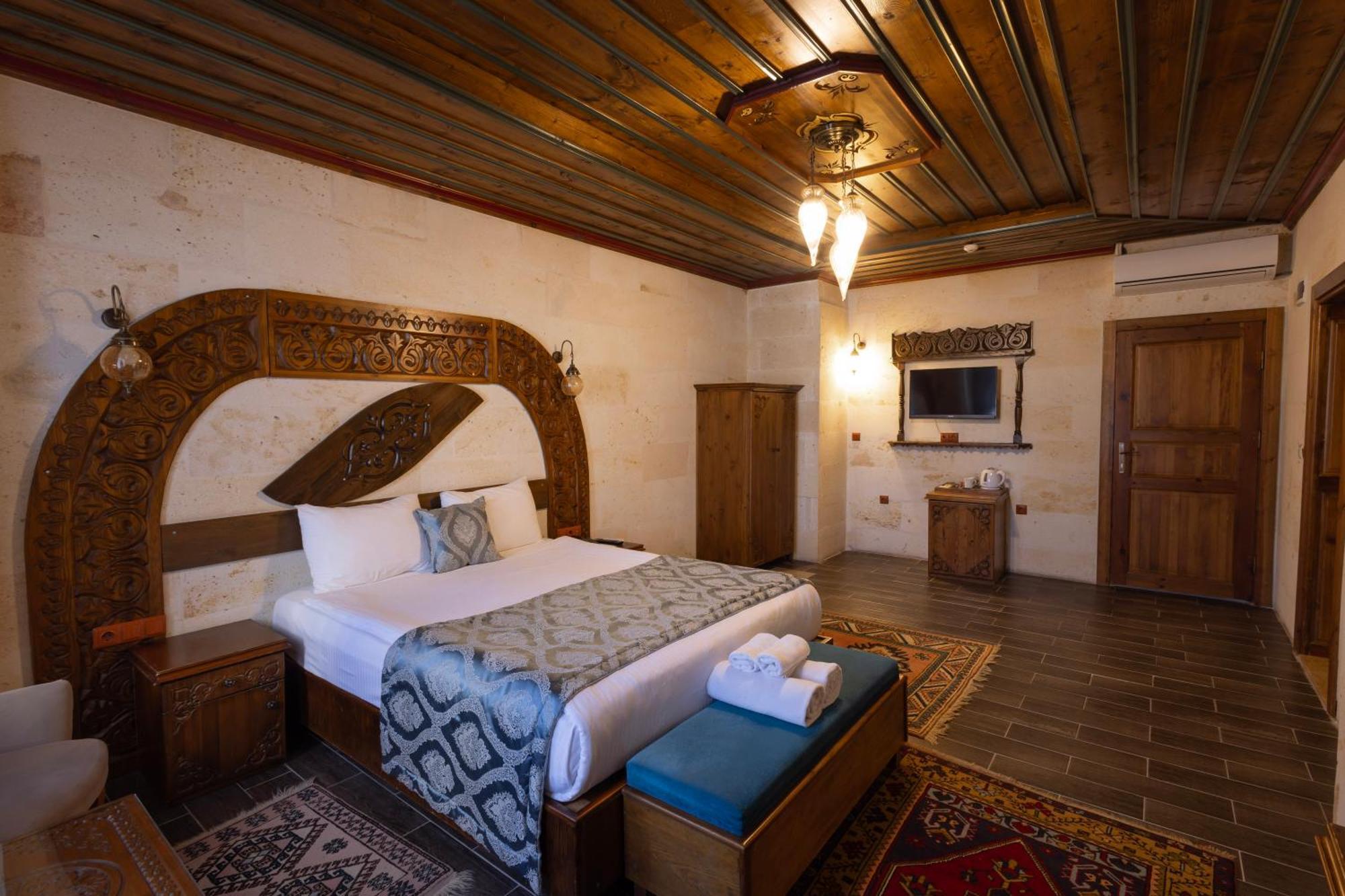 Deluxe Room,1773946300:JPEG