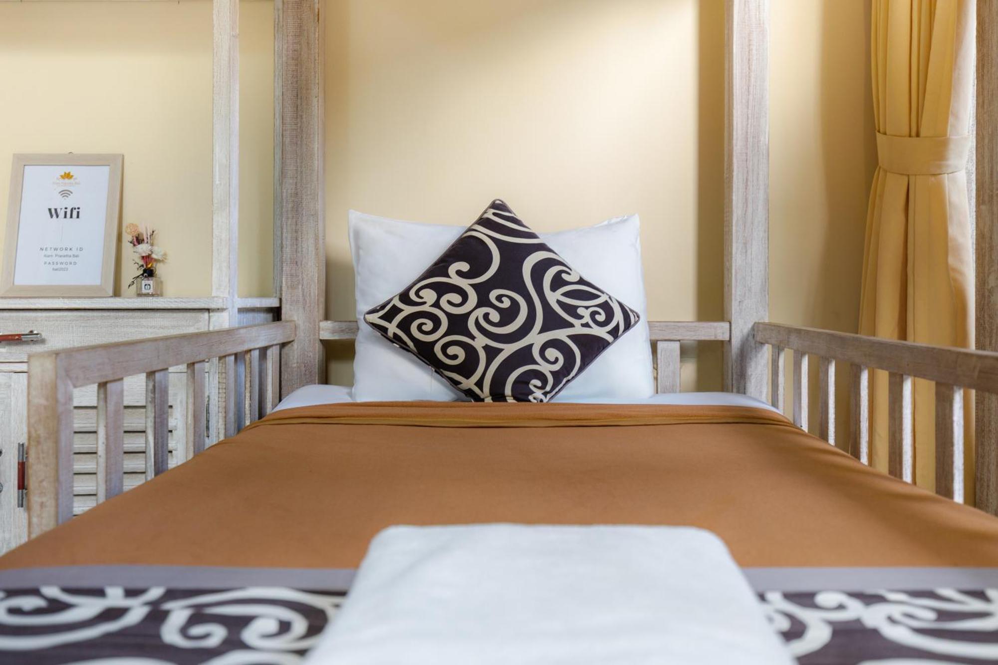 Bed 4-Bed Mixed Dormitory Room