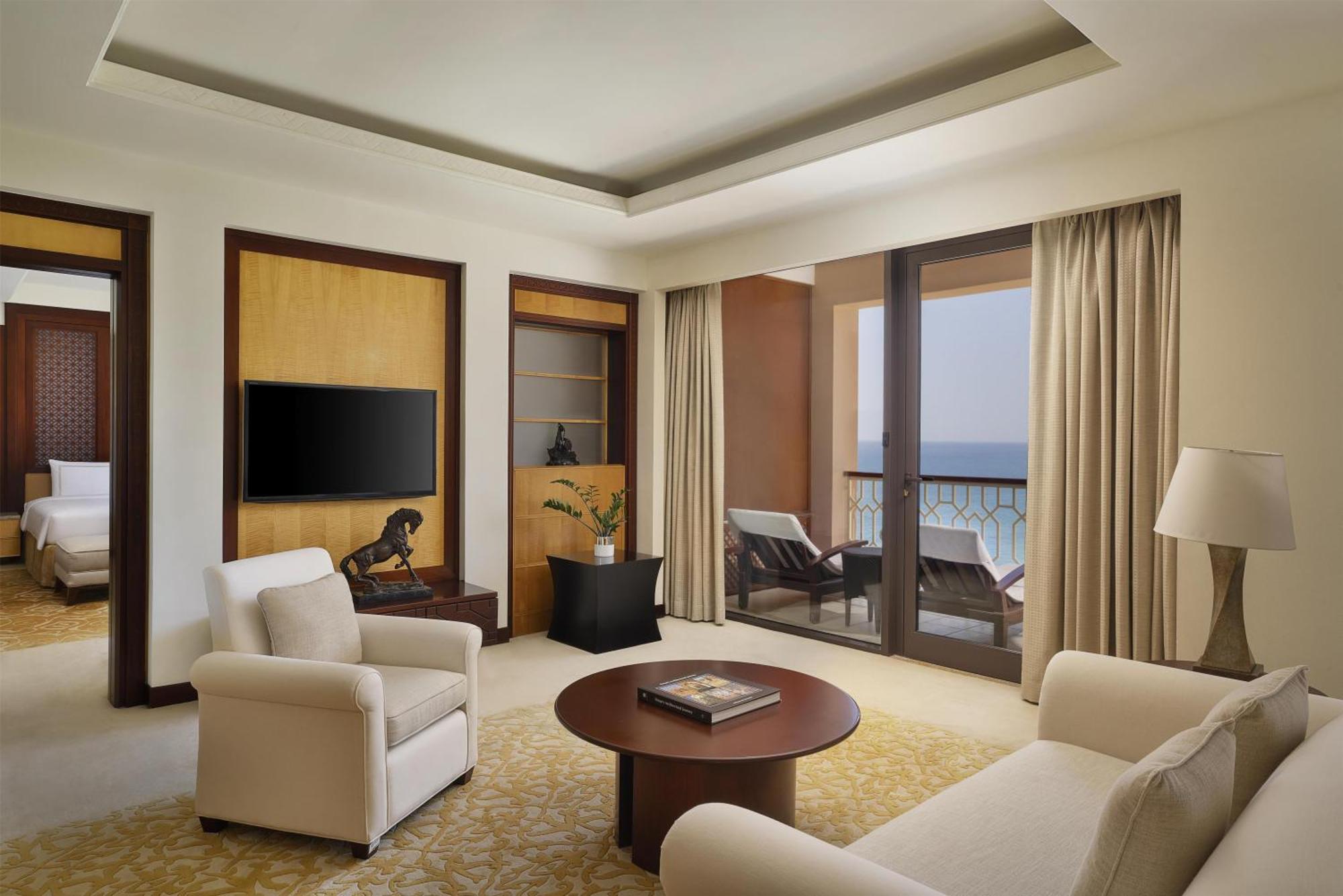 One-Bedroom Deluxe King Suite Sea View