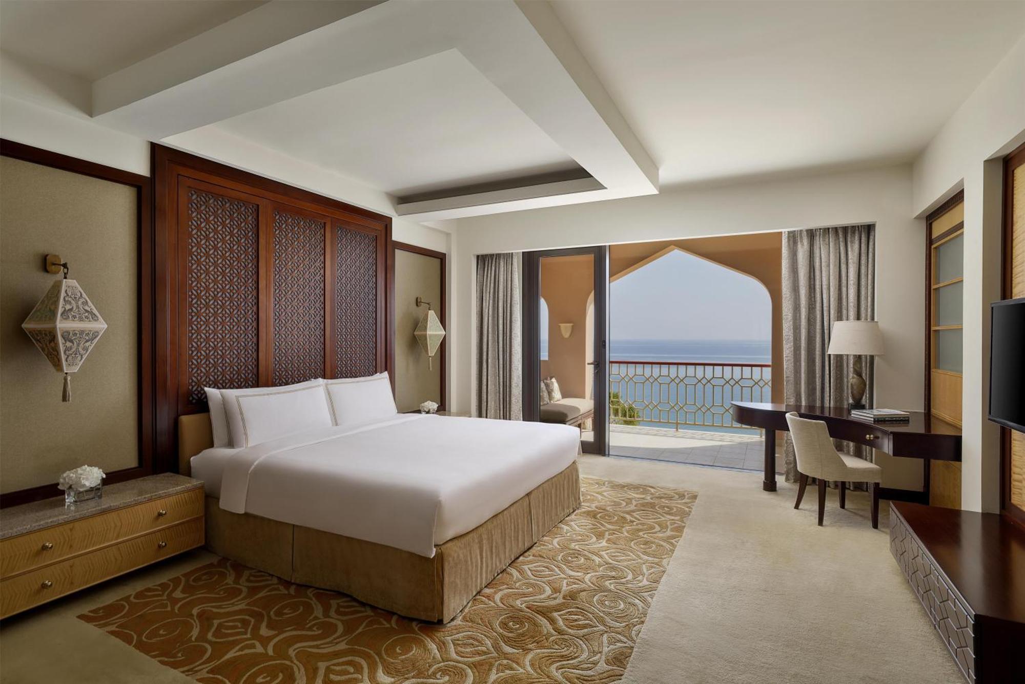 One-Bedroom King Suite Sea View
