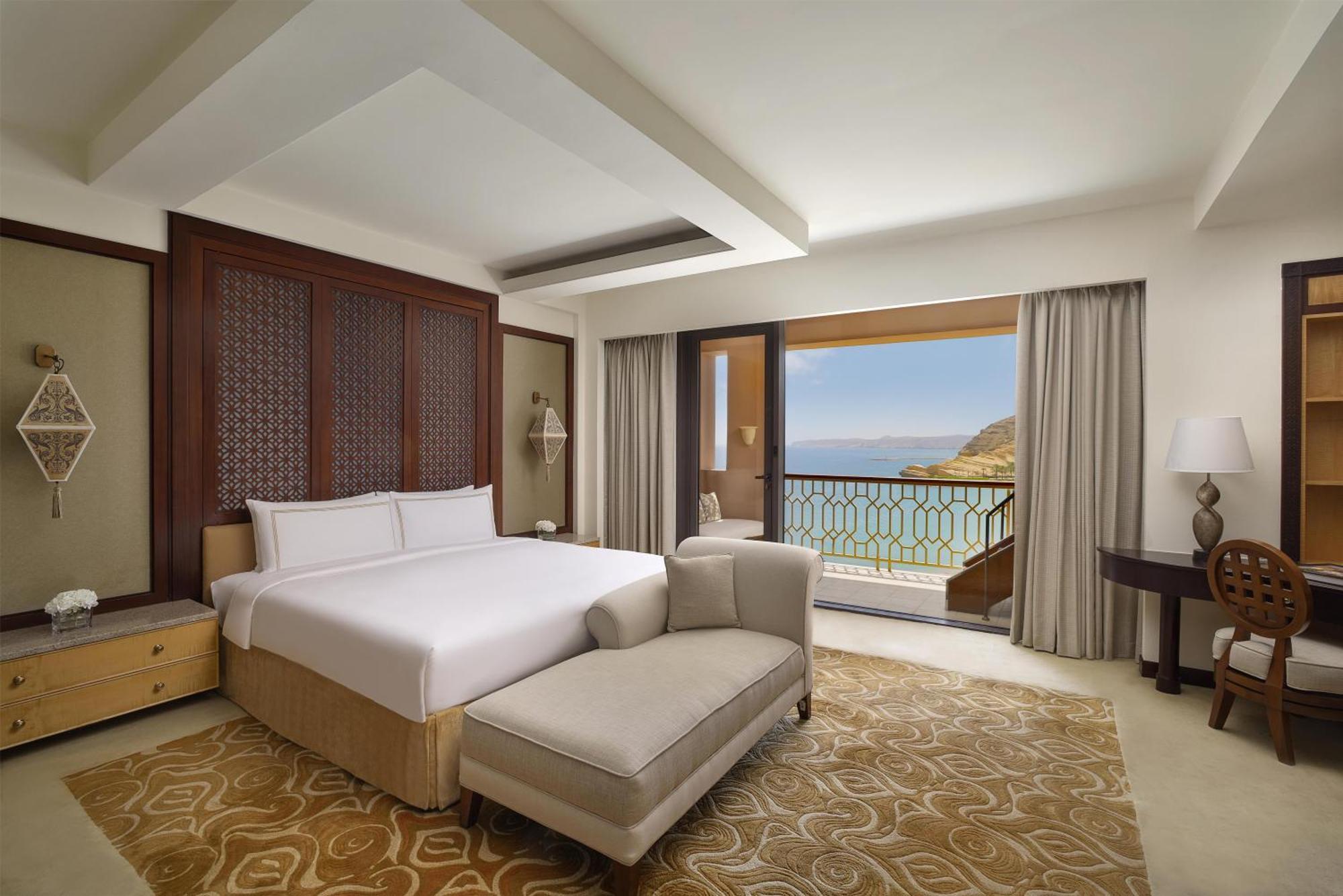 One-Bedroom Deluxe King Suite Sea View