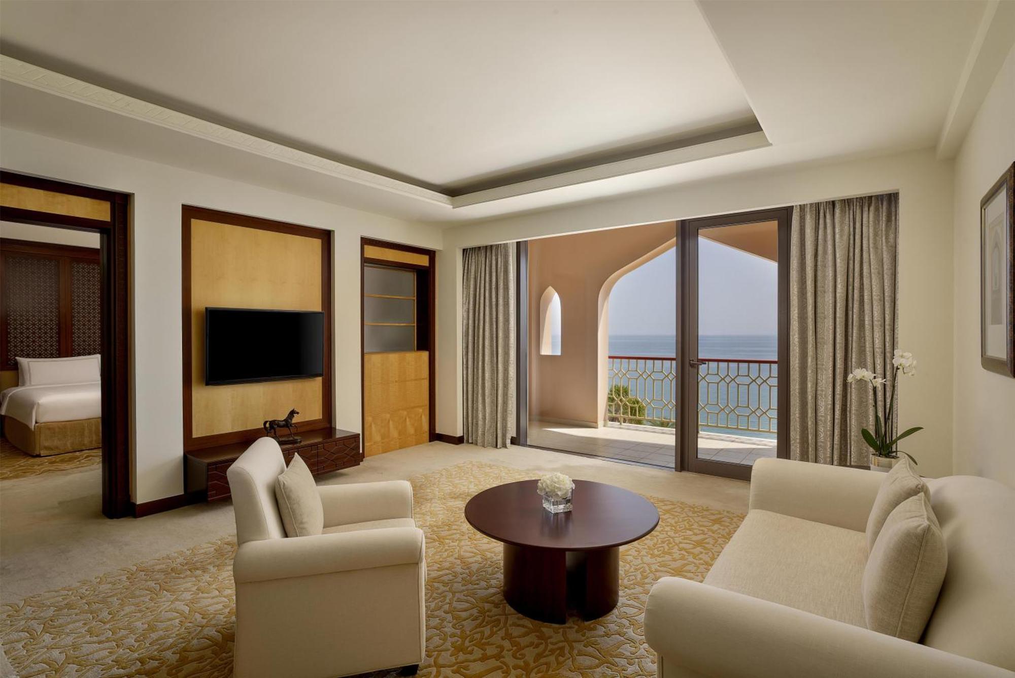 One-Bedroom King Suite Sea View