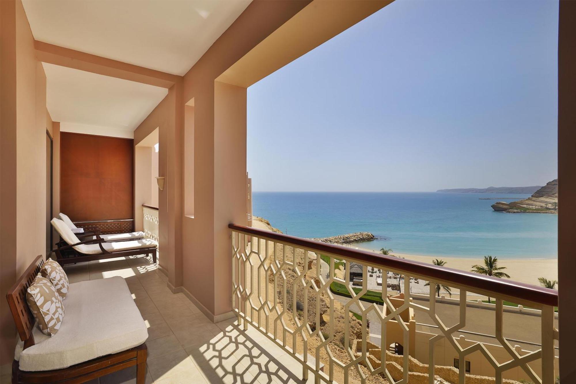 One-Bedroom Deluxe King Suite Sea View