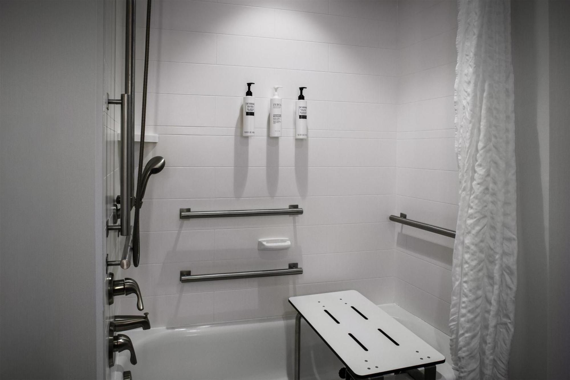 King Room with Accessible Tub - Mobility Access