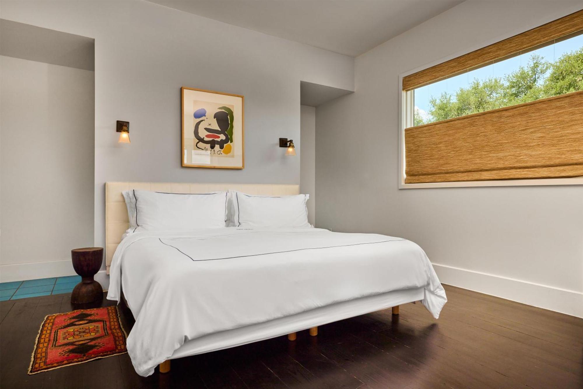 Estudio con cama extragrande