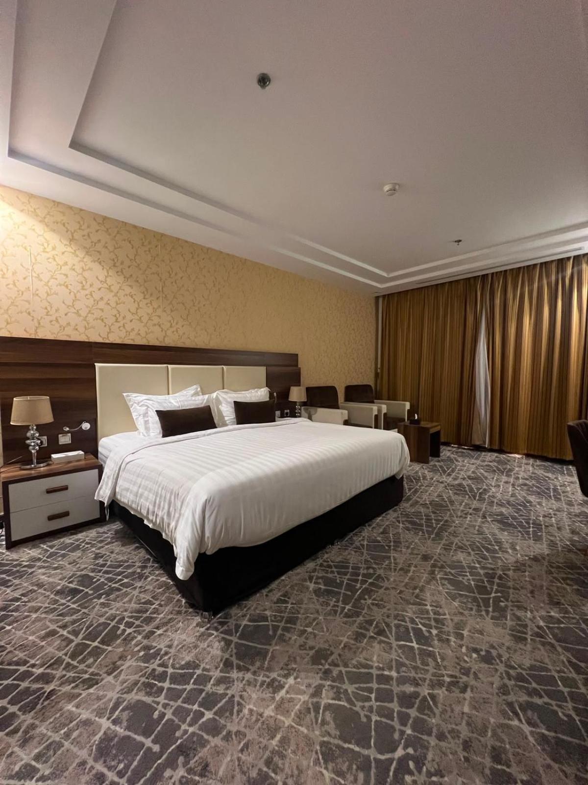 Superior King Room