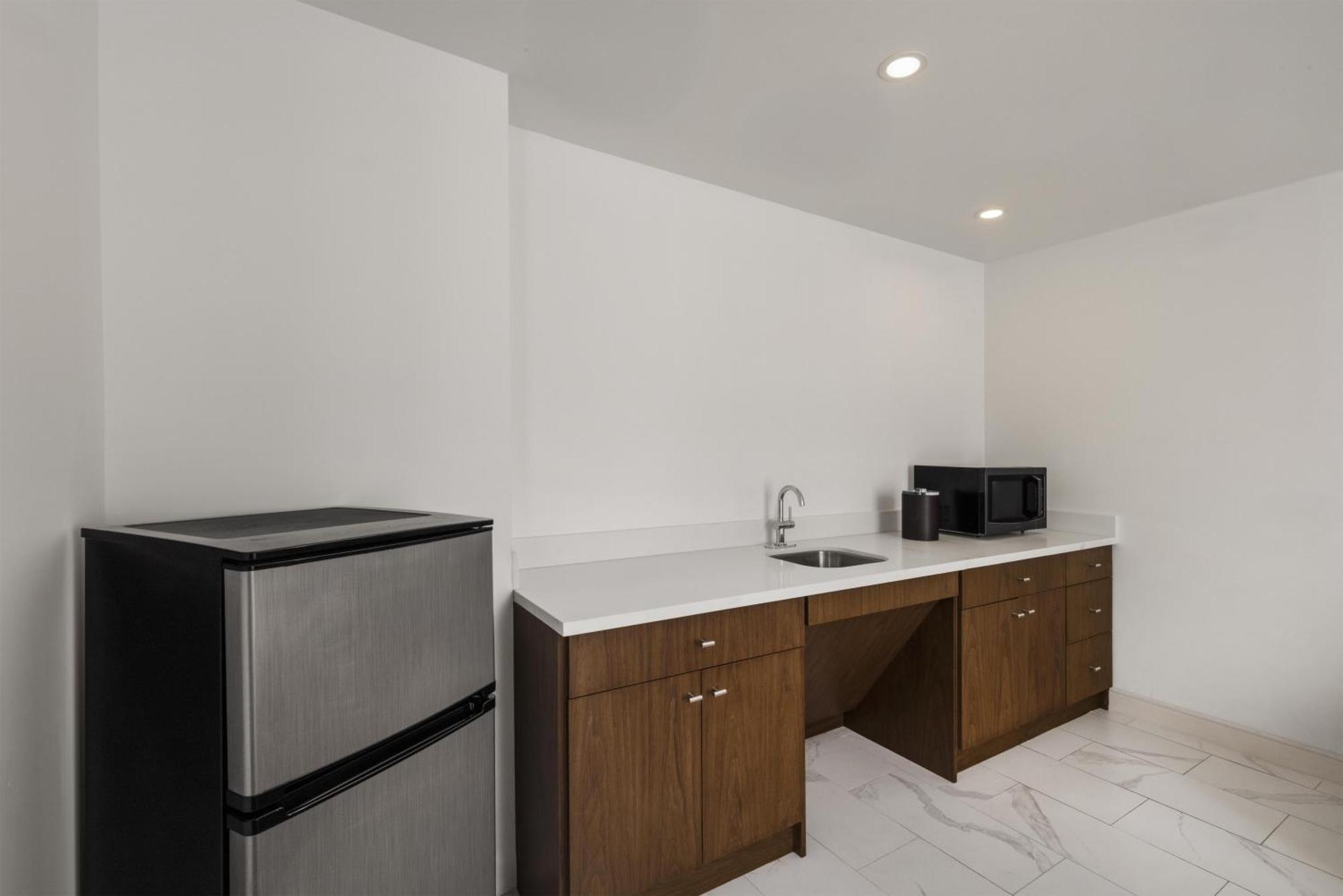 Suite de 1 dormitorio con sofá cama y zona de cocina - 1 cama extragrande - No fumadores