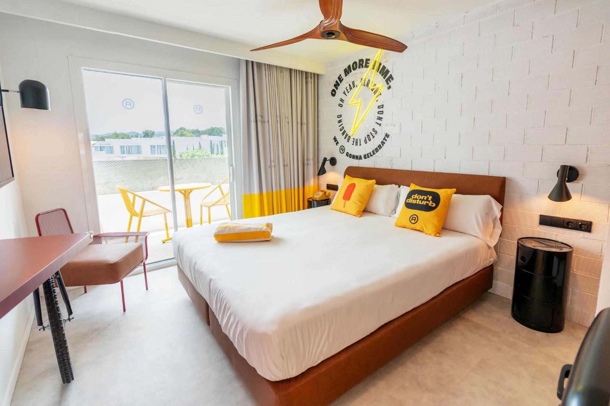 Superior Room Side Sea View