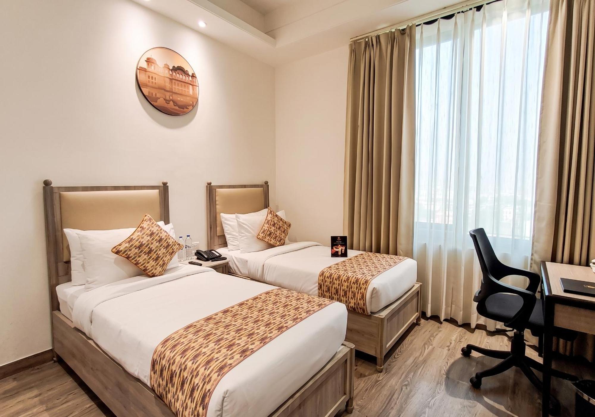Deluxe Suite Twin Bed with Living Room, with Complimentary Hi-Tea & 1 Pint of Beer