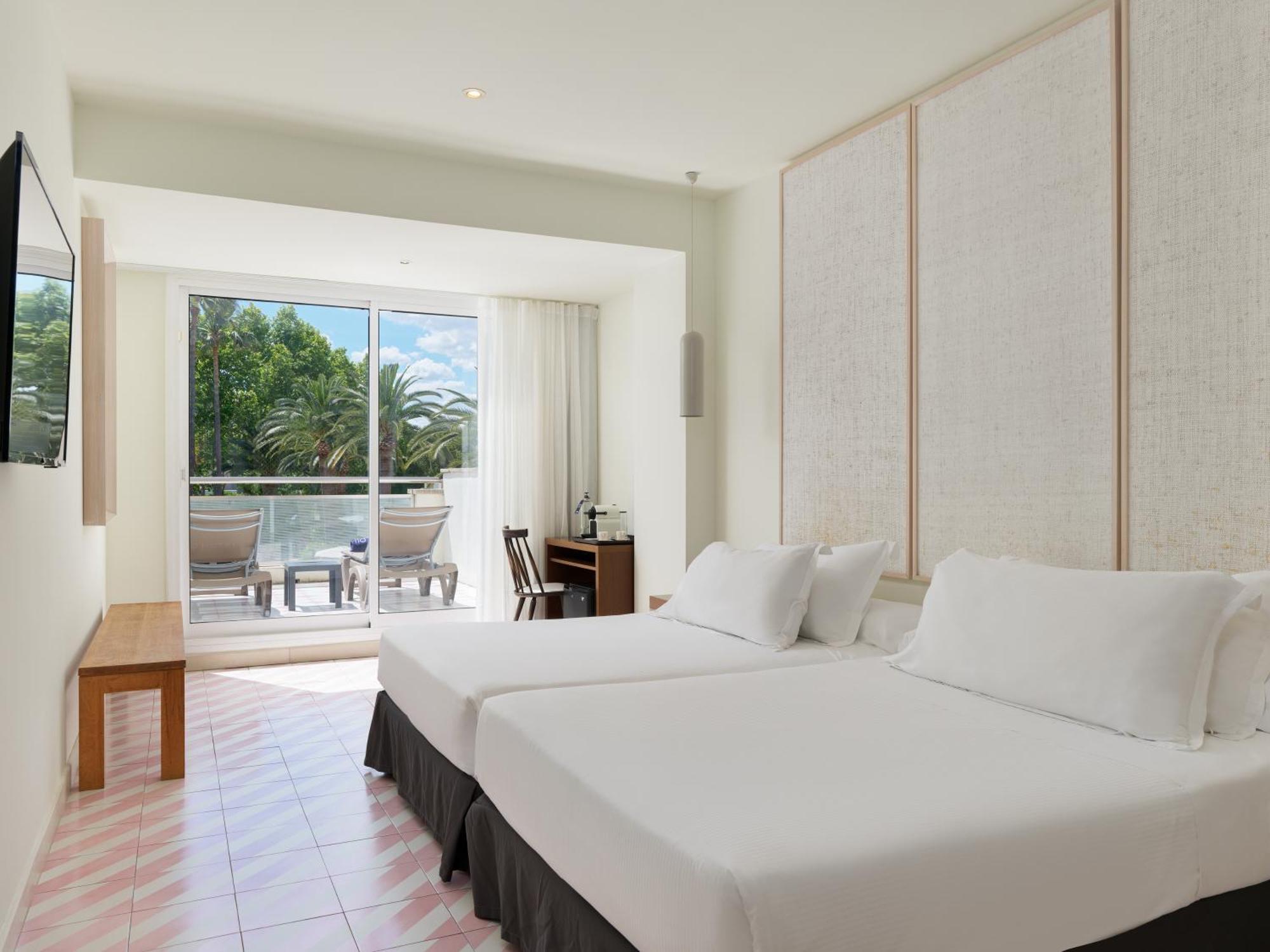 Quarto Deluxe com Cama de Casal ou 2 de Solteiro (2 Adultos) - 1 ou 2 Camas