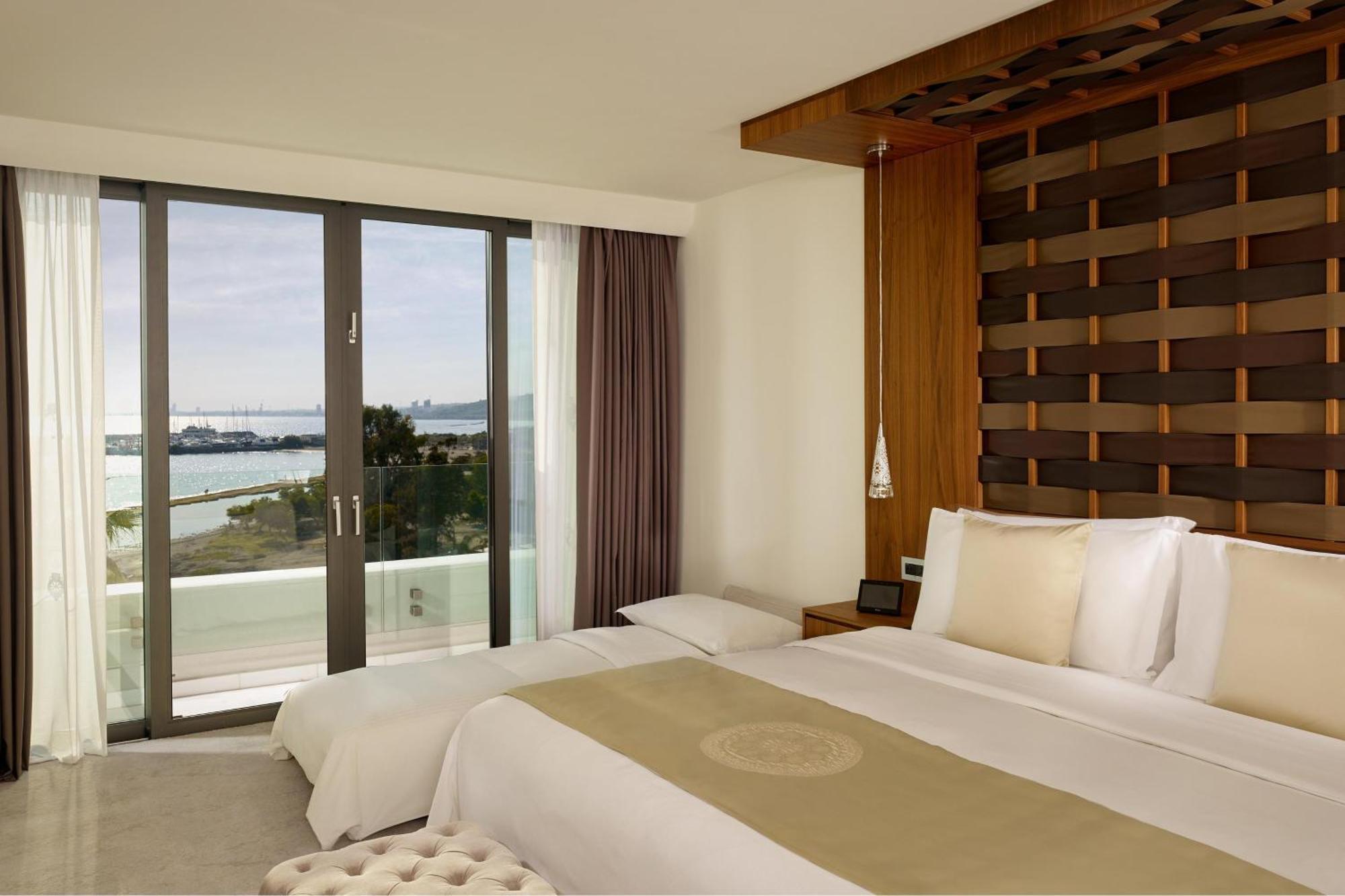 Panoramic 1 Bedroom Larger Suite 1 King Sea view Balcony