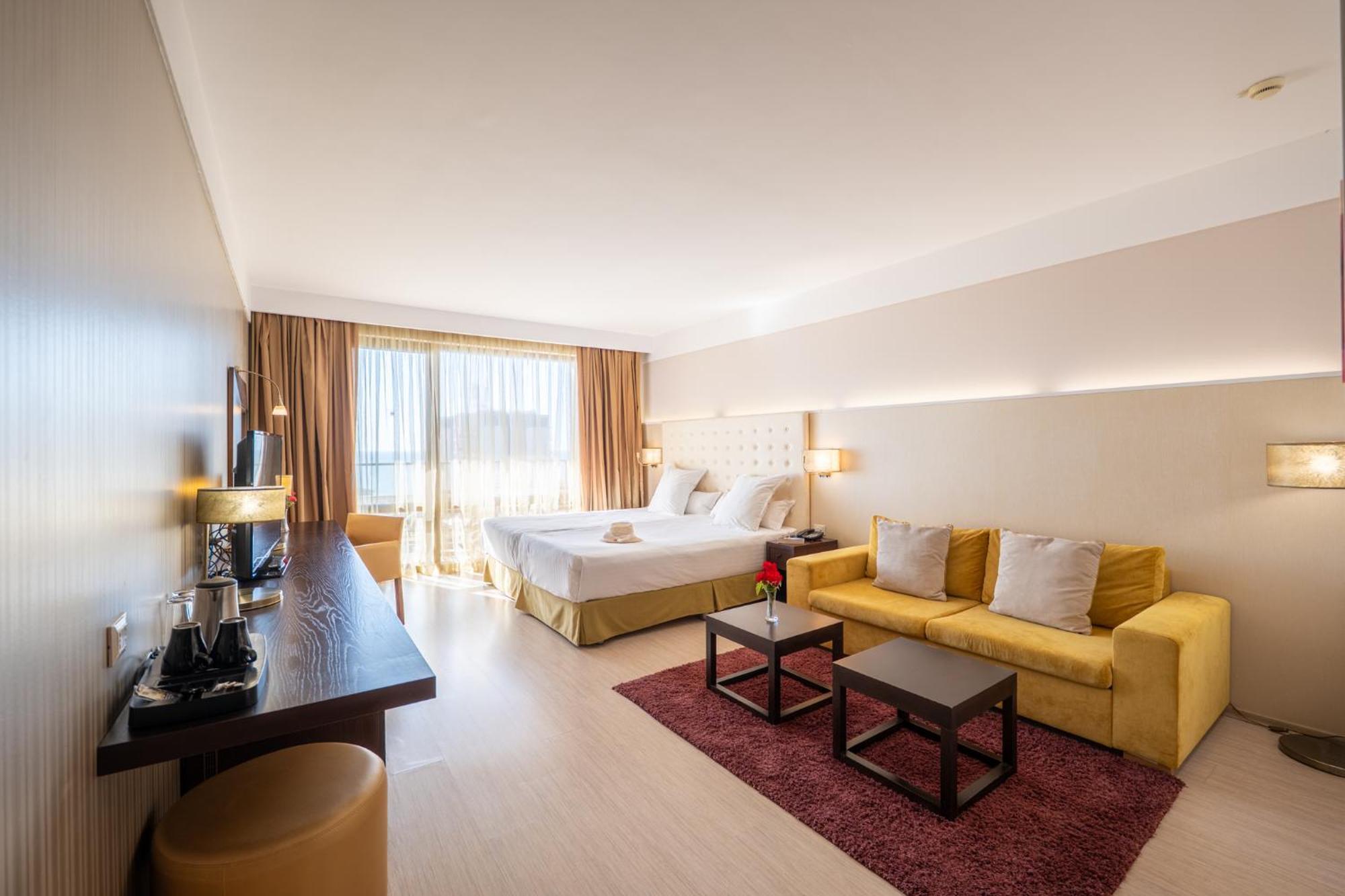 Habitación Doble Deluxe (2 adultos + 2 niños)