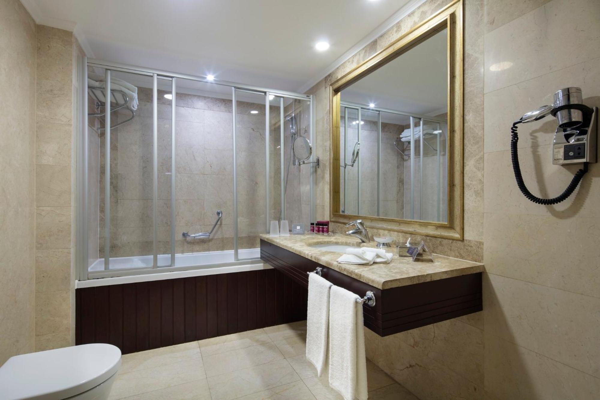 Club Twin Room Club Lounge Access