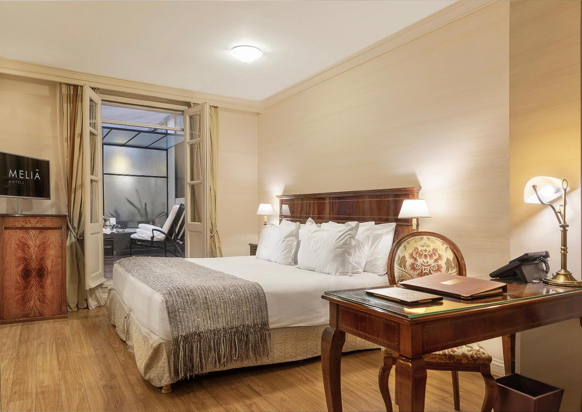 Deluxe Room King Bed