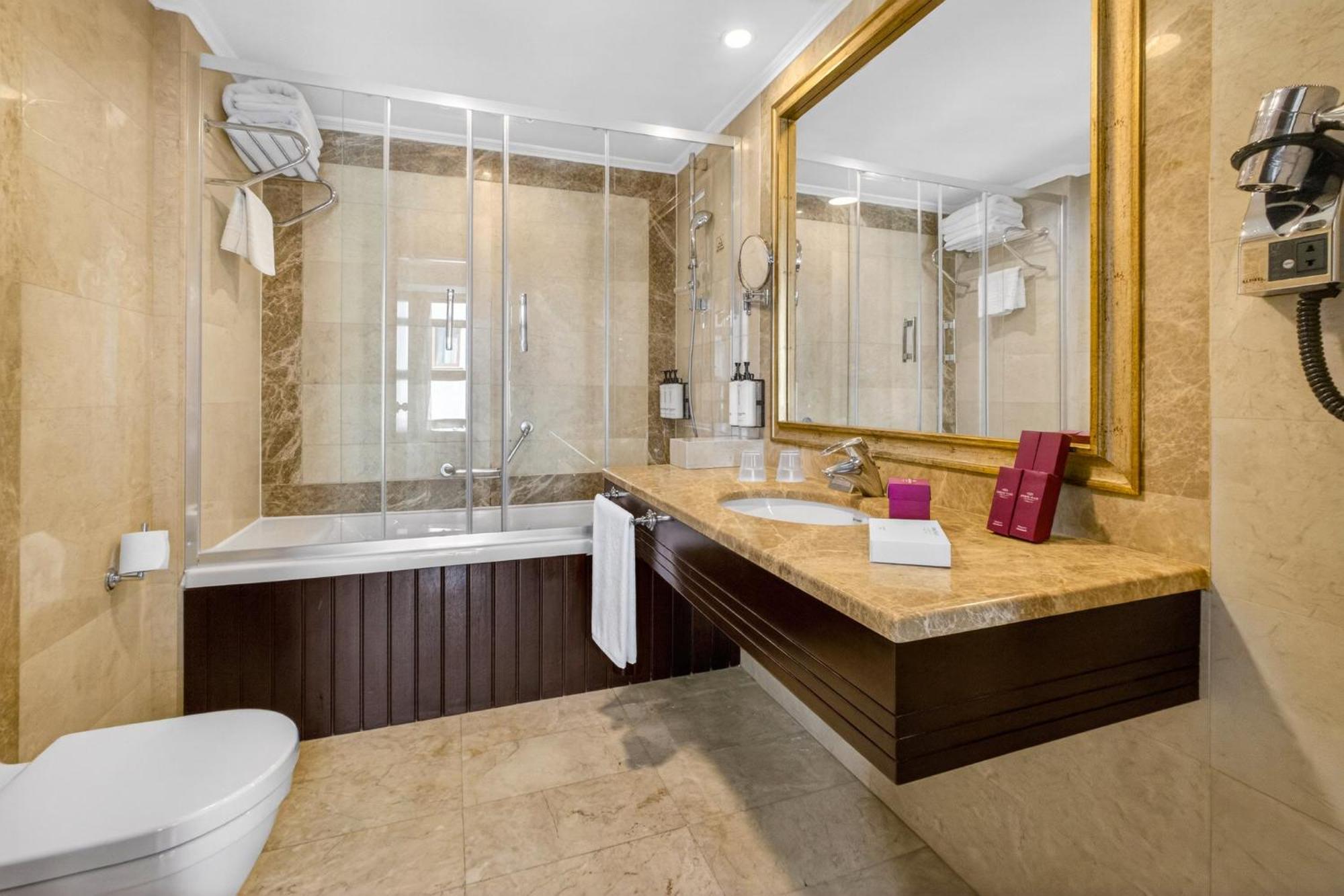 Club Twin Room Club Lounge Access