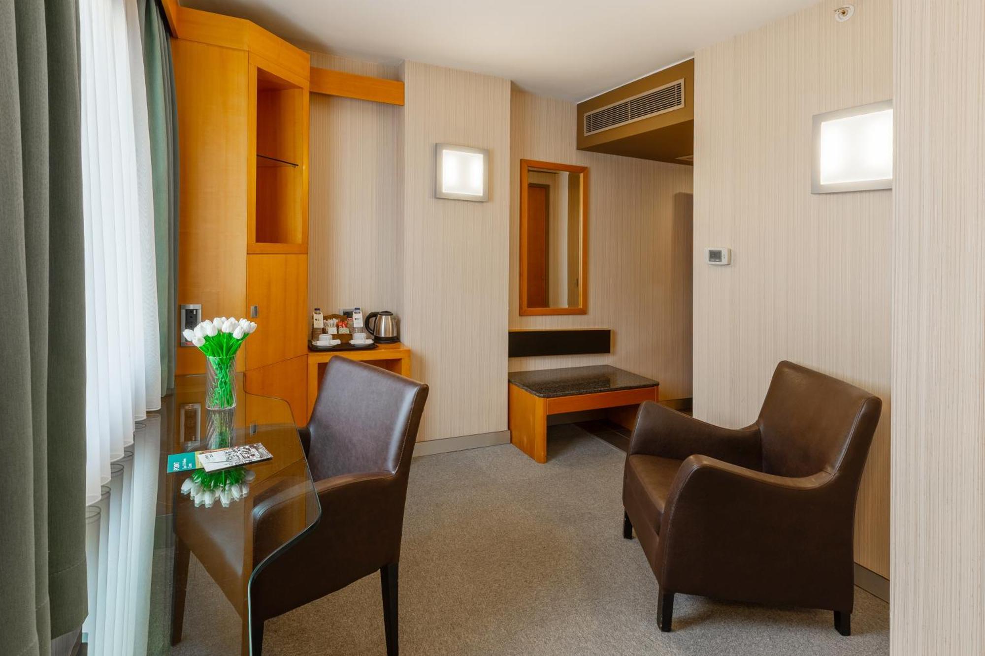 Adjoining Deluxe Family Room