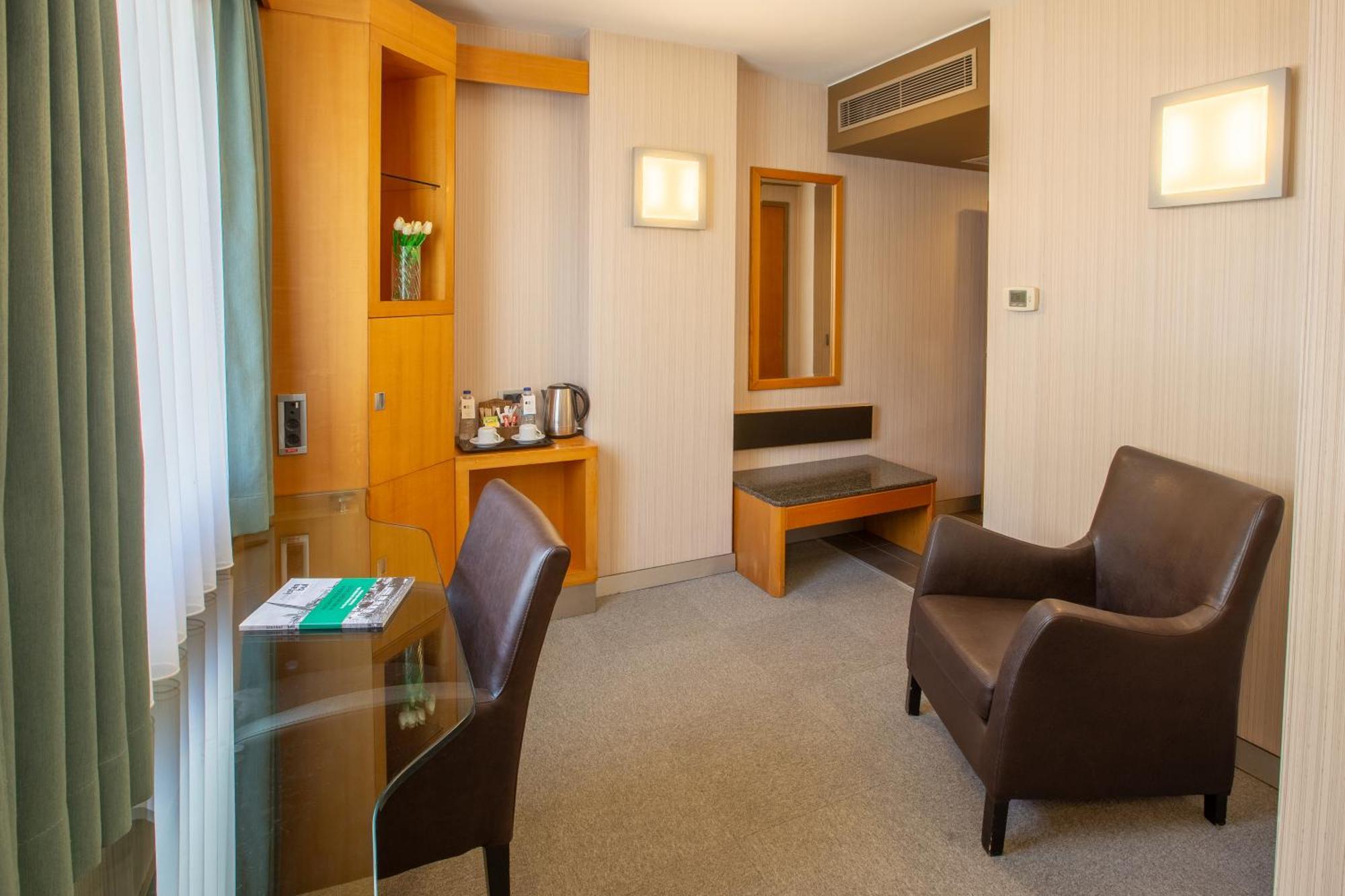 Adjoining Deluxe Family Room