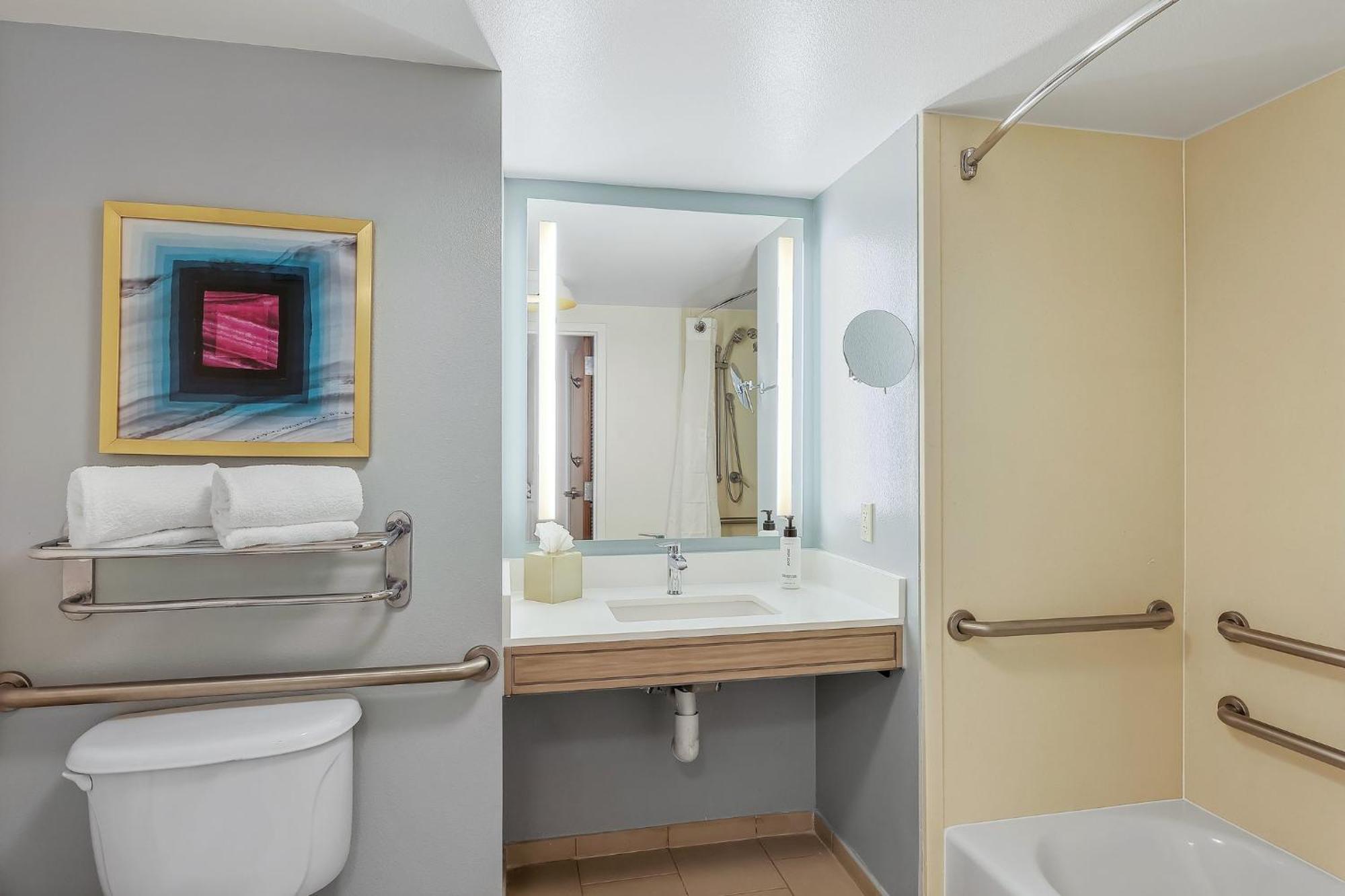 Standard Room Two Queen Beds Communications Accessible Tub