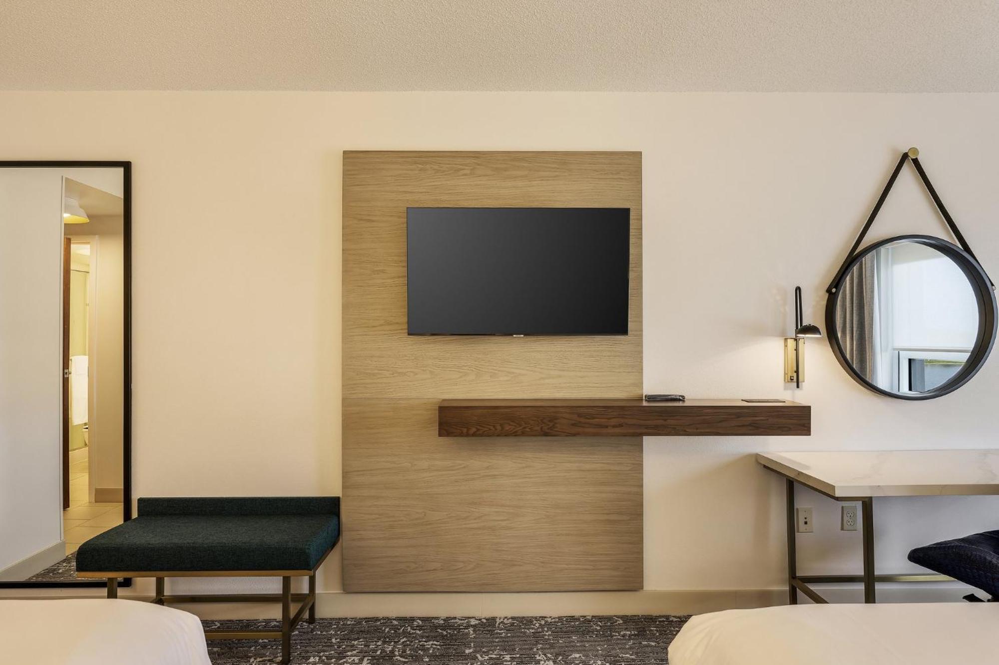Queen Room Two Queen Beds Lakeview