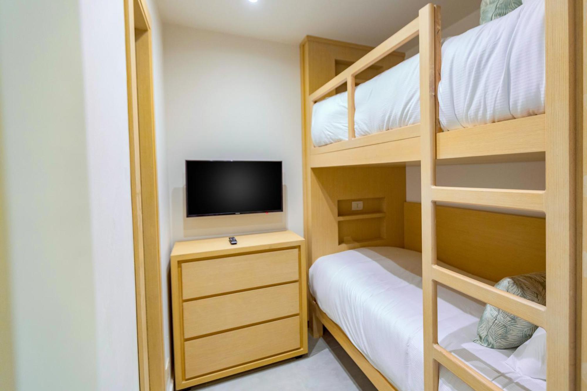 Family Bunk Bed - Waterpark View