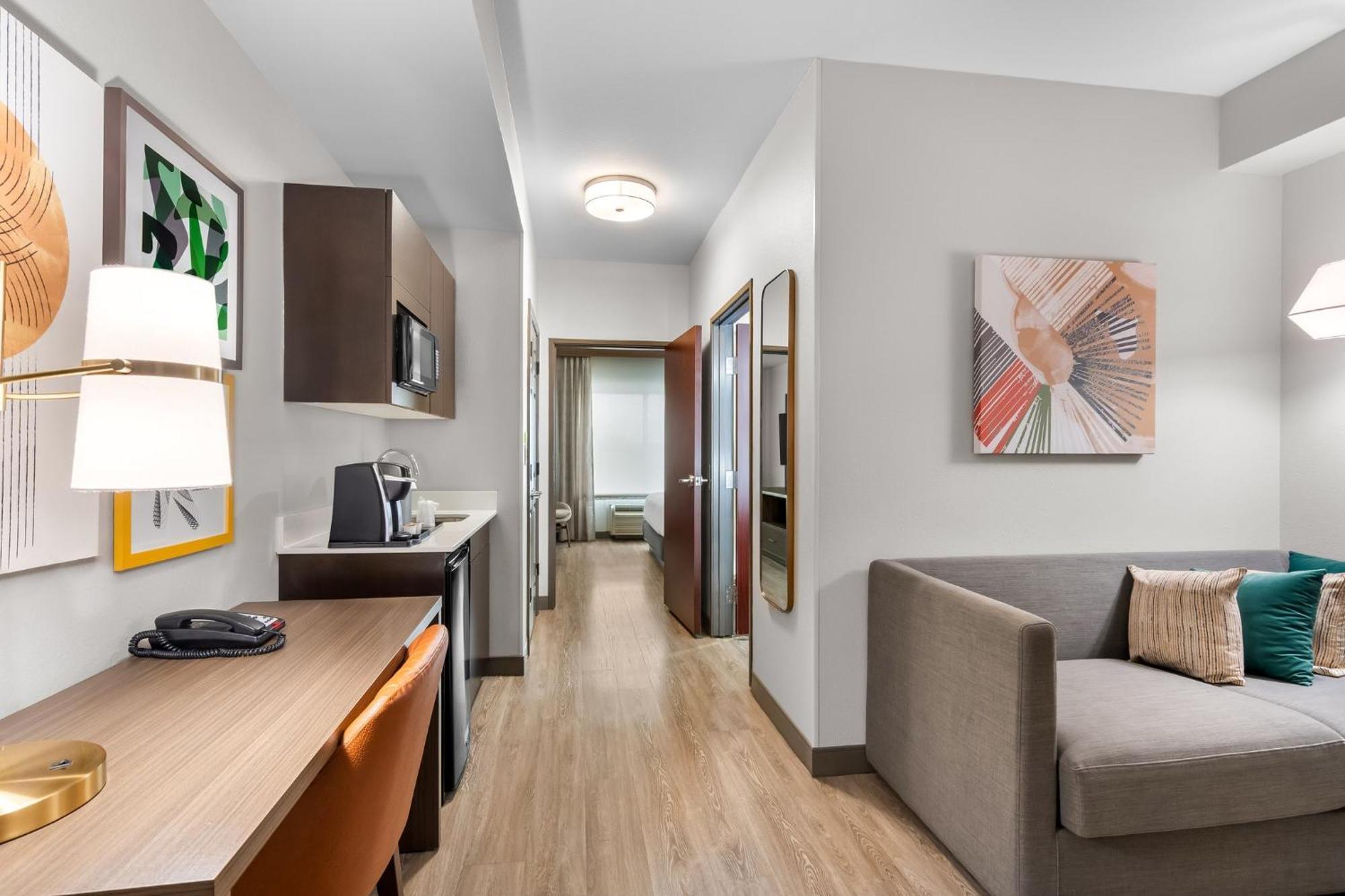 One-Bedroom King Suite