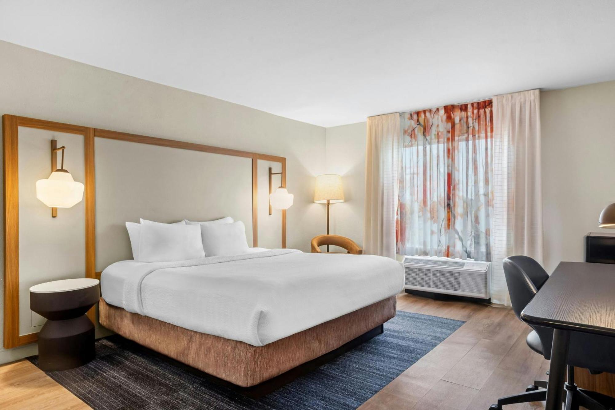 King Room with Bathtub - Mobility Access/Hearing Accessible
