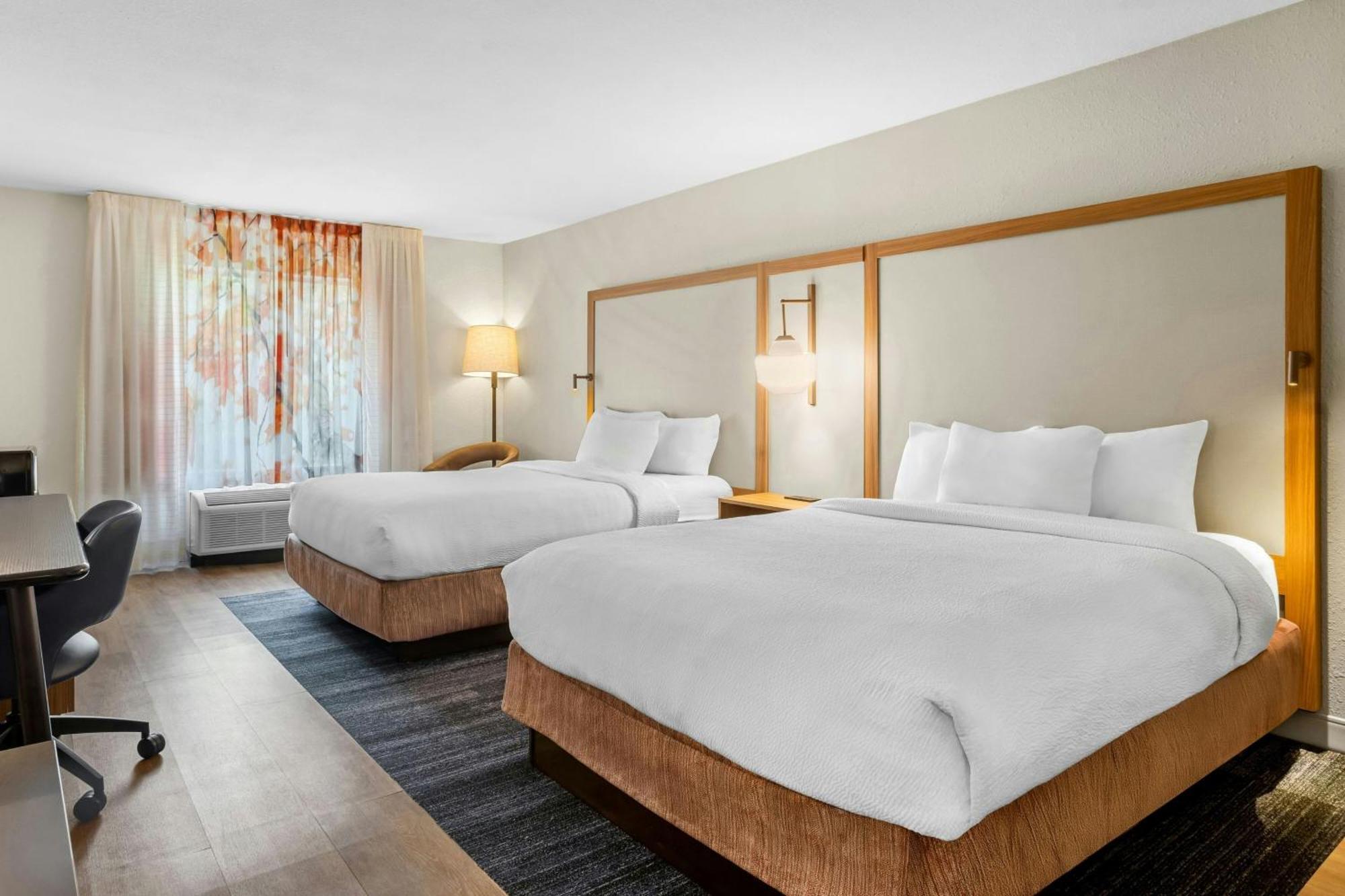 Queen Room with Two Queen Beds and Bathtub - Mobility Access/Hearing Accessible