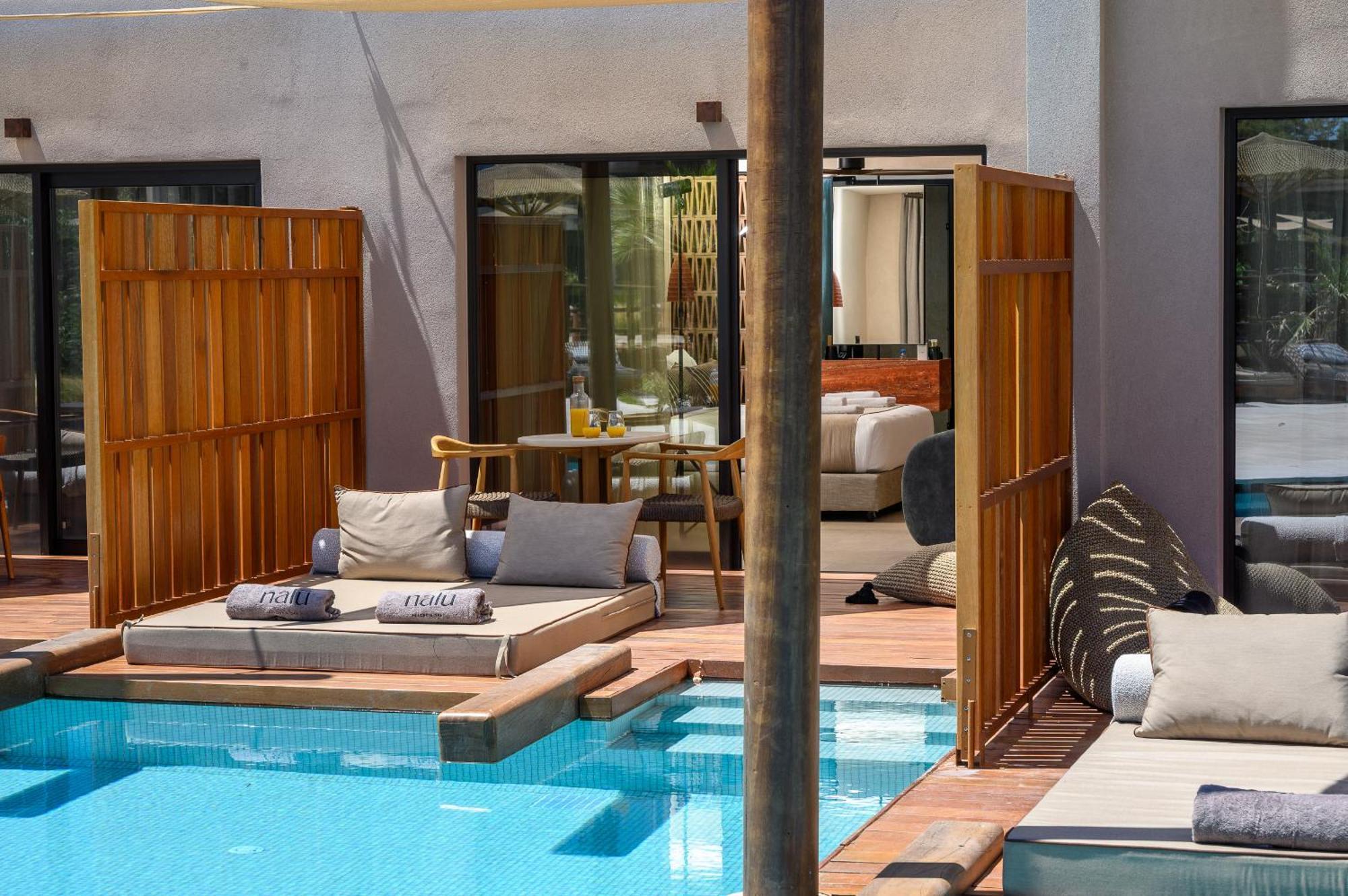 Deluxe Room Swim Up