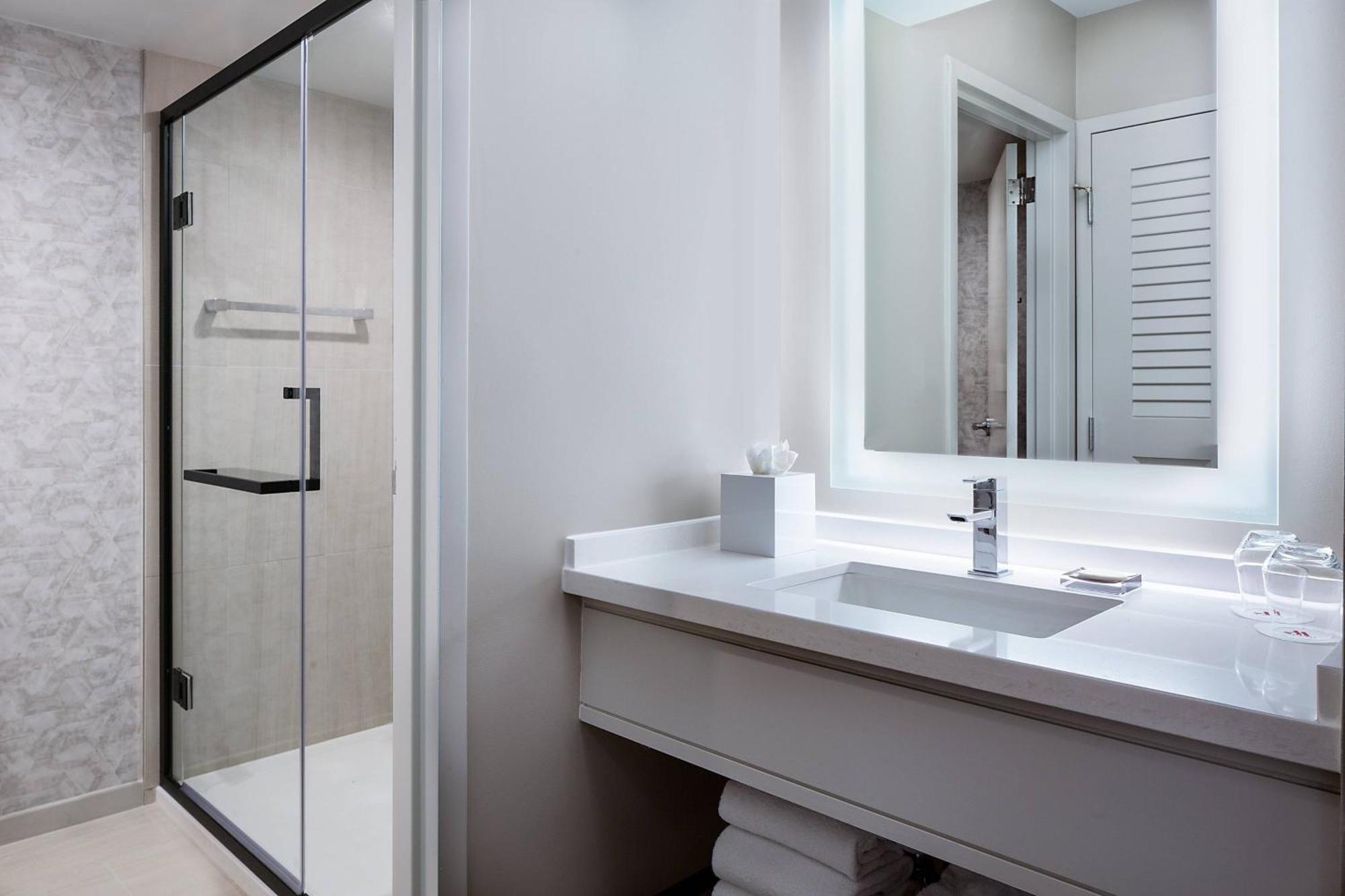 Habitación con 2 camas grandes y vistas a la ciudad - Adaptada para personas con discapacidad auditiva