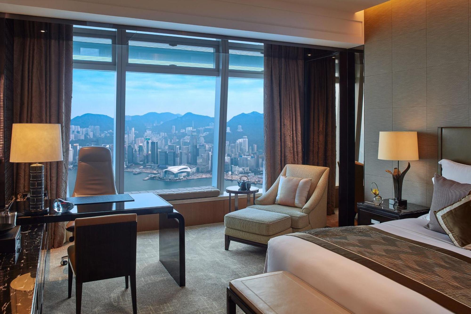 Deluxe Victoria Harbor King Room