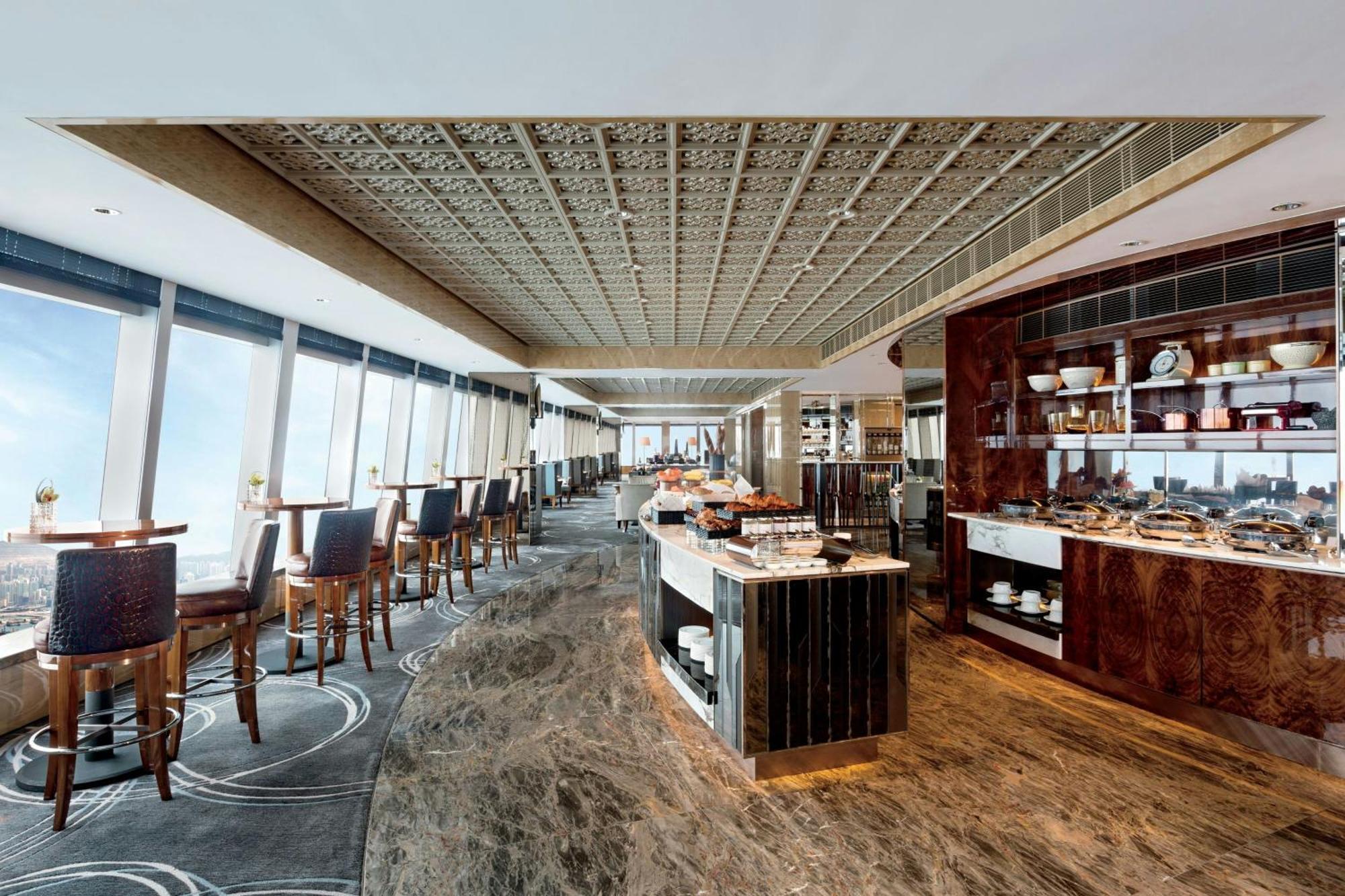 One-Bedroom Family King Suite Club Level Sea View