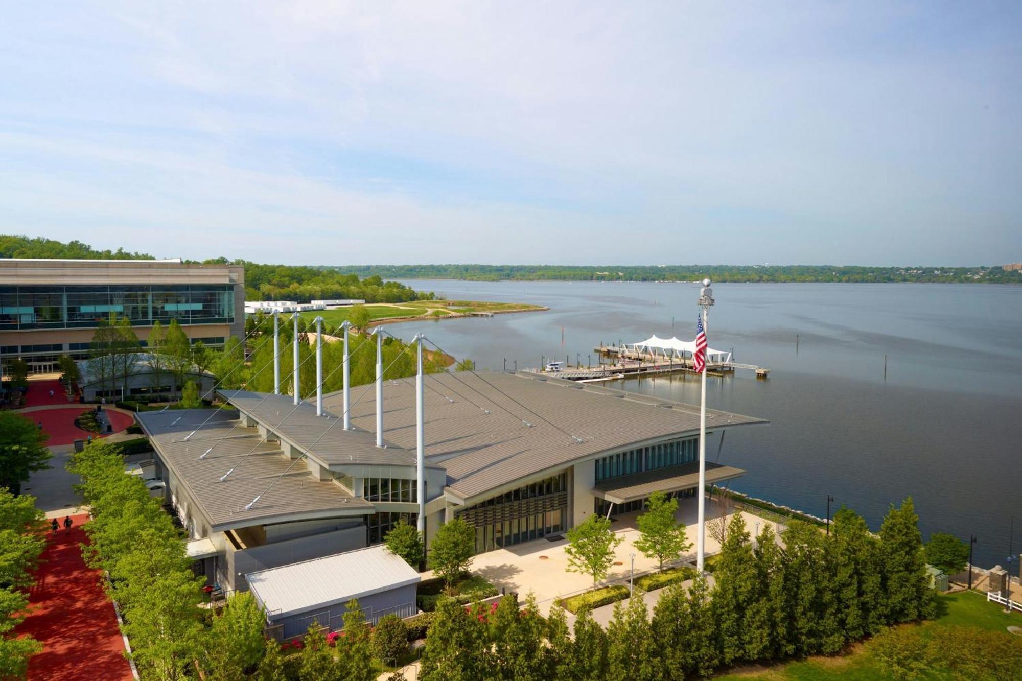 1 Bedroom Suite, 1 King, Sofa bed, Potomac River view