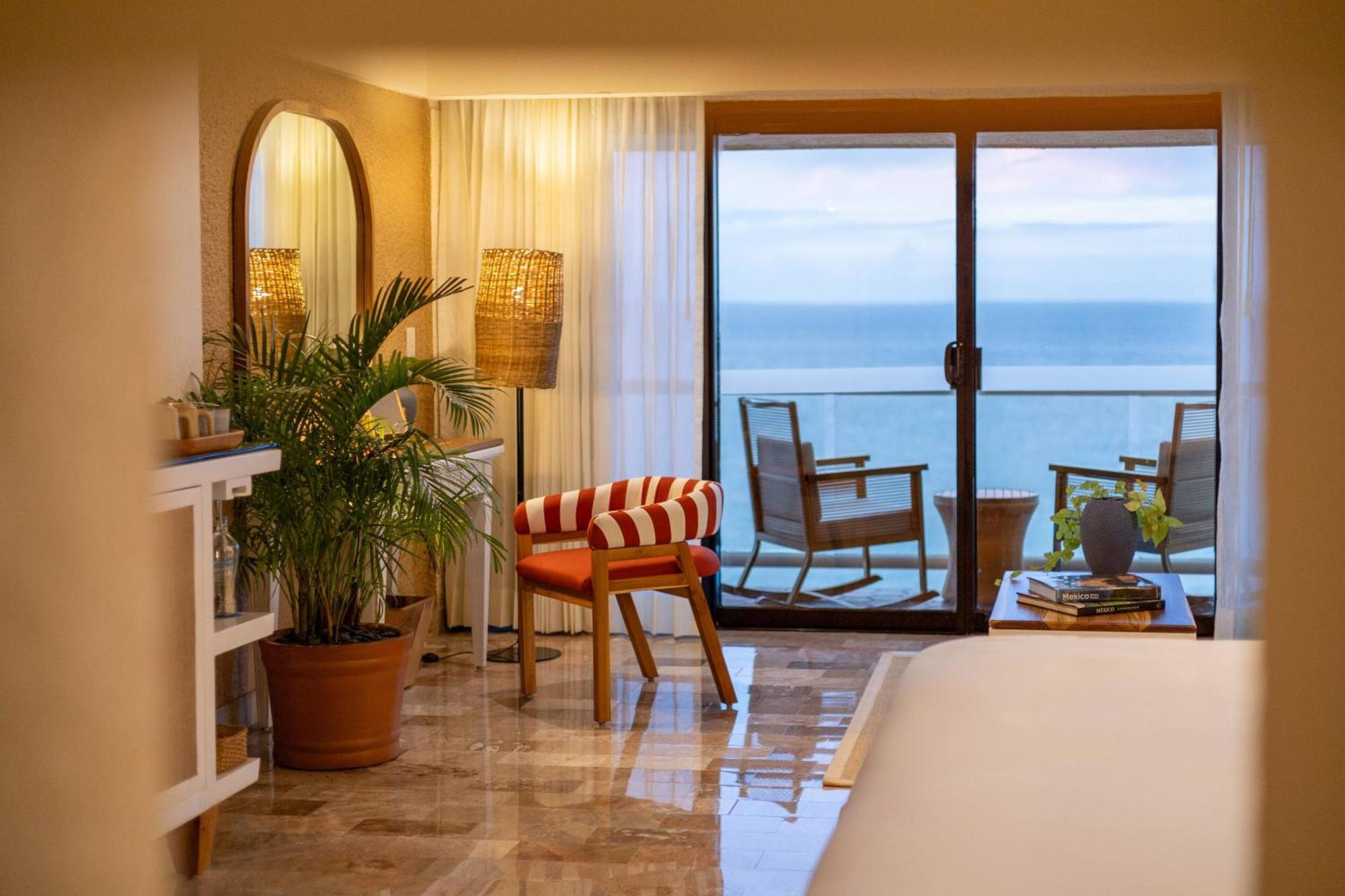 Junior Suite Ocean Front,1774468663:JPEG