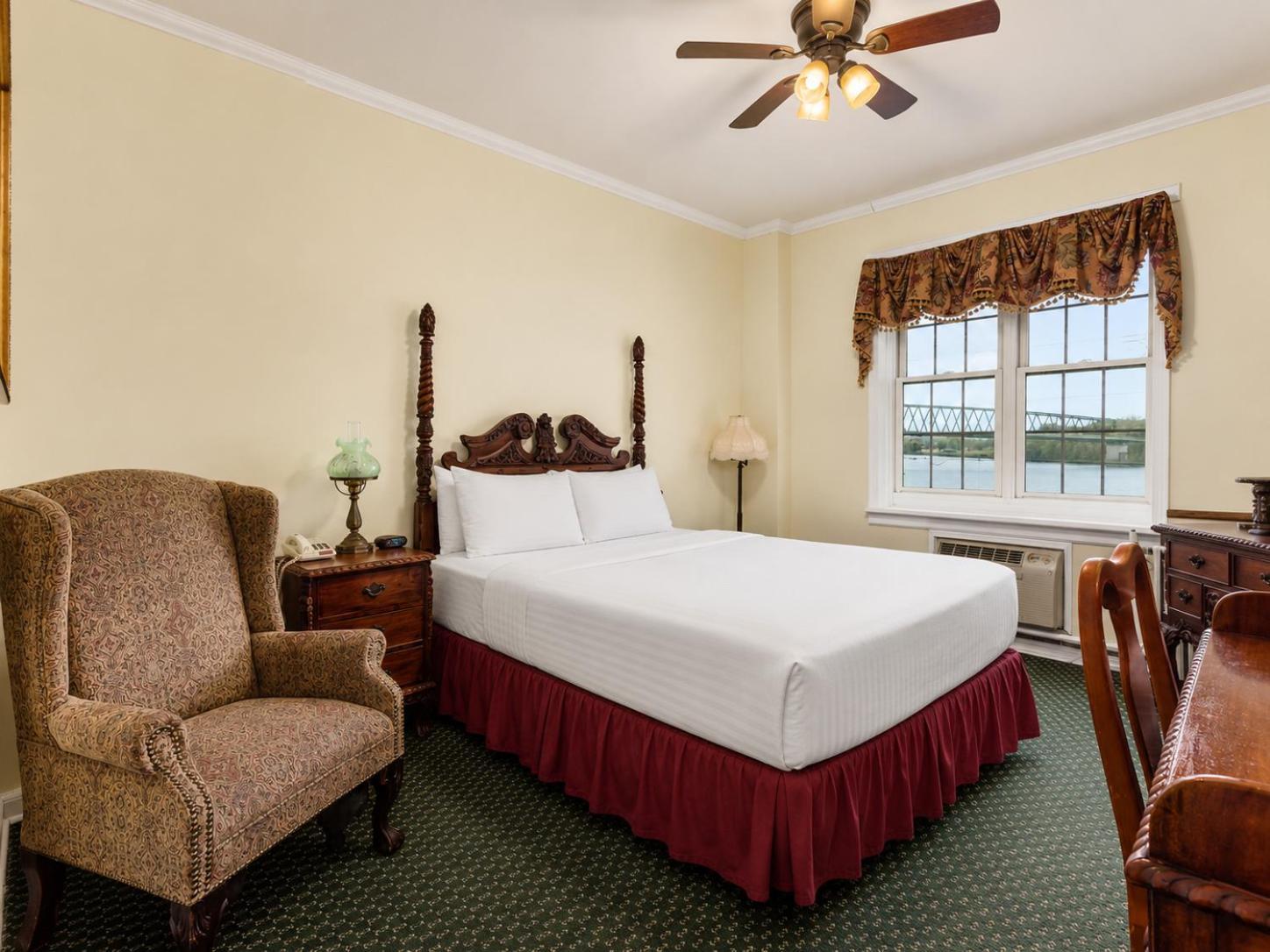 Queen Room with River View