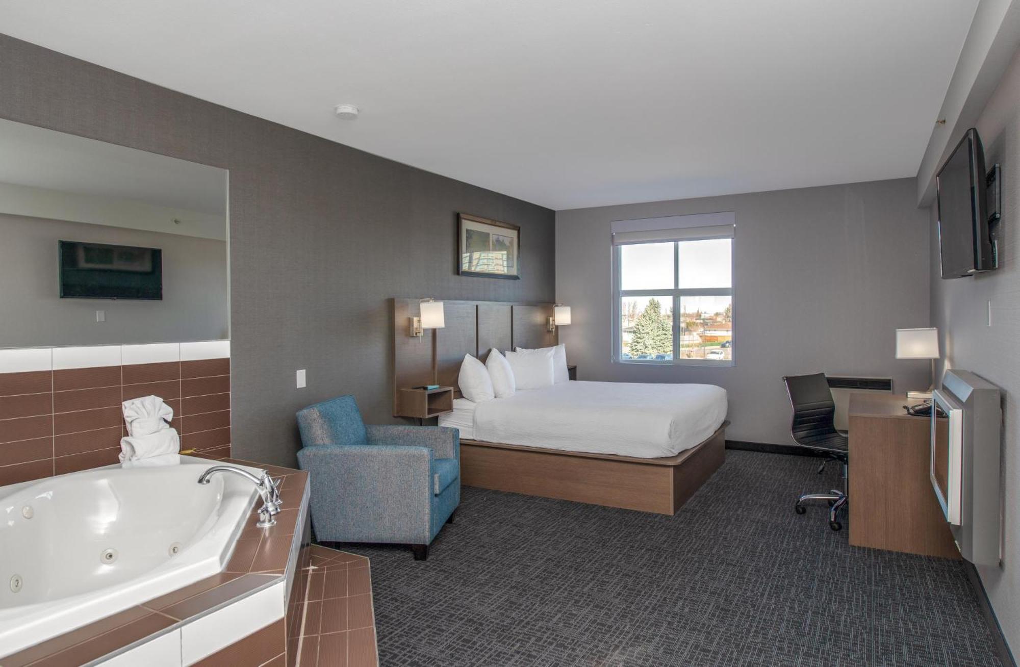 Coast Premium King Suite with Jetted Tub