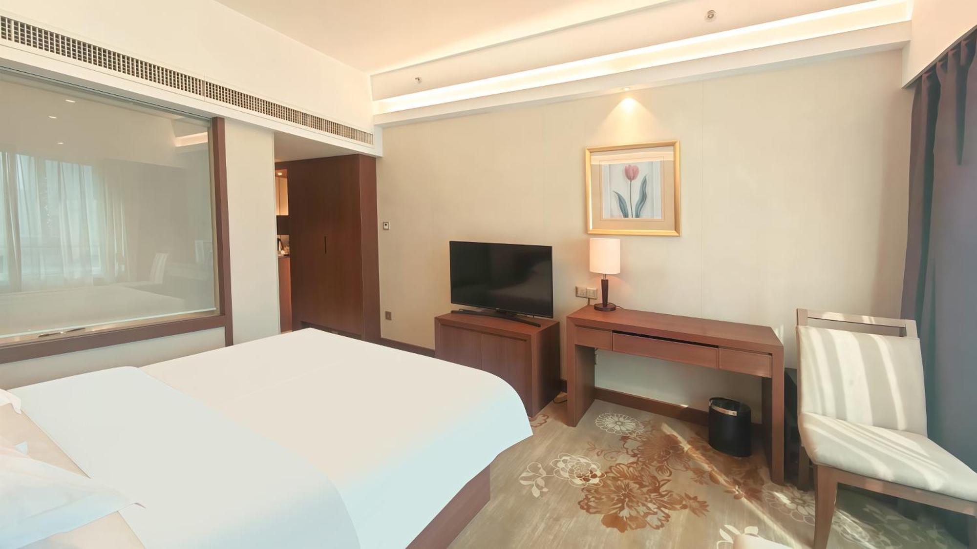 Business Queen Room