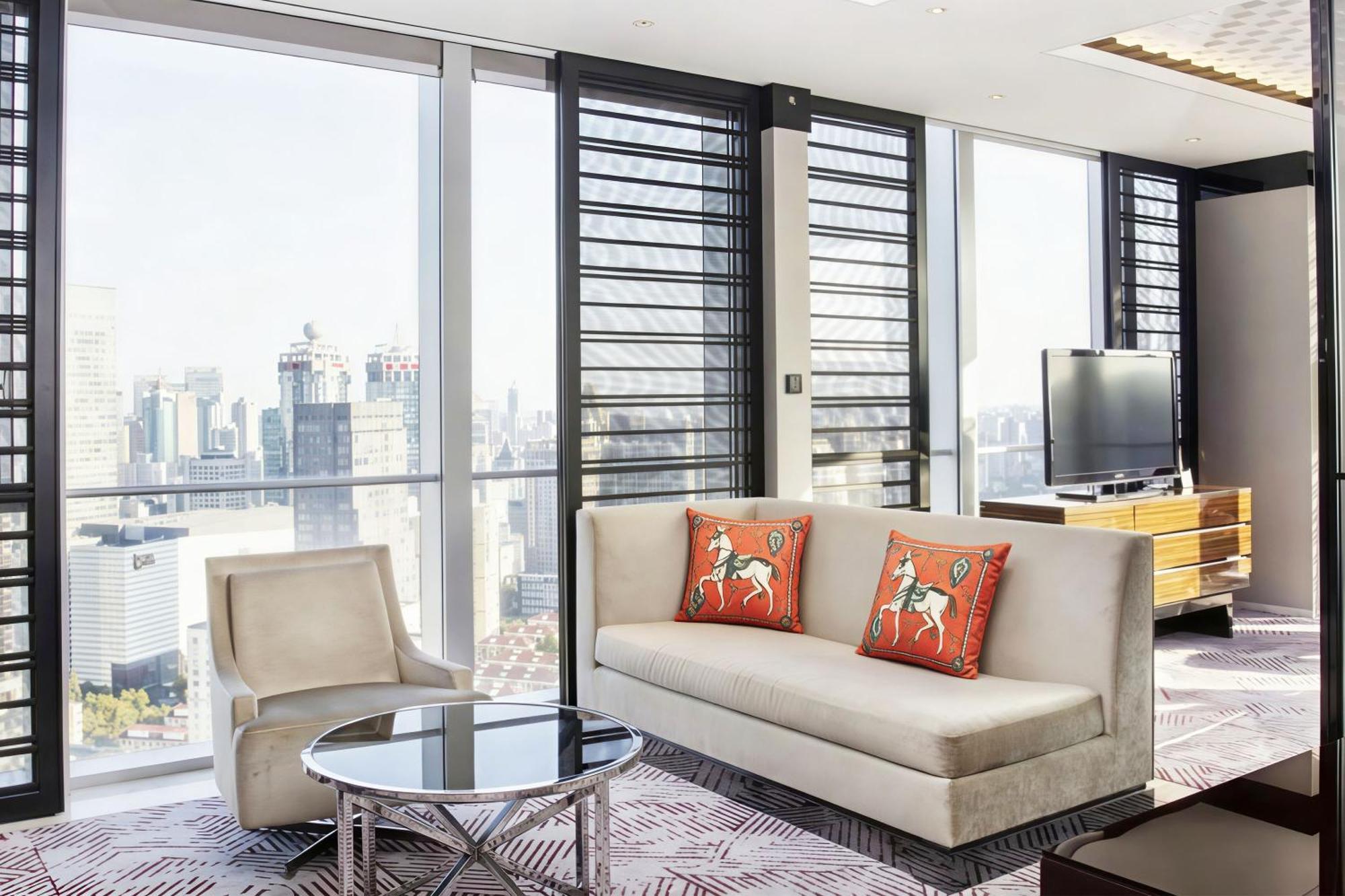 Club King Suite City view