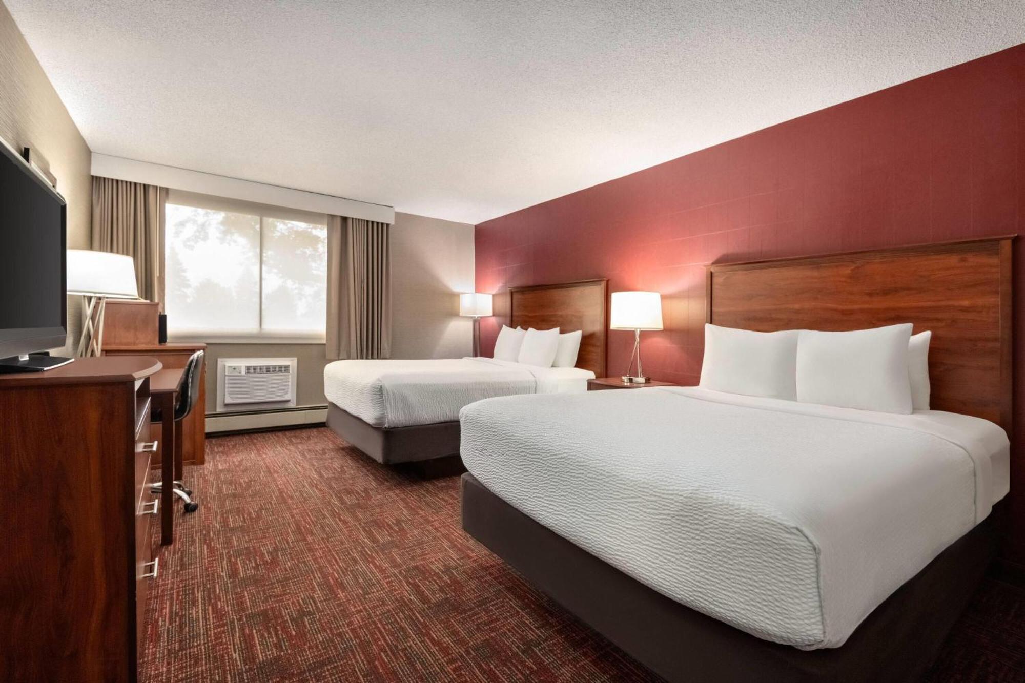 Twin Room with 2 Queen Beds, Non-Smoking