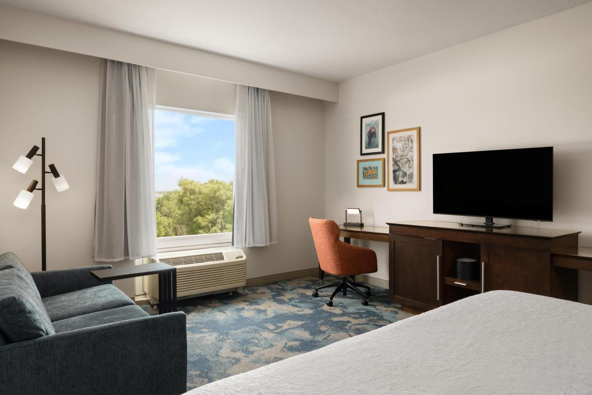 Premium King Room with Sofa Bed - Non-Smoking