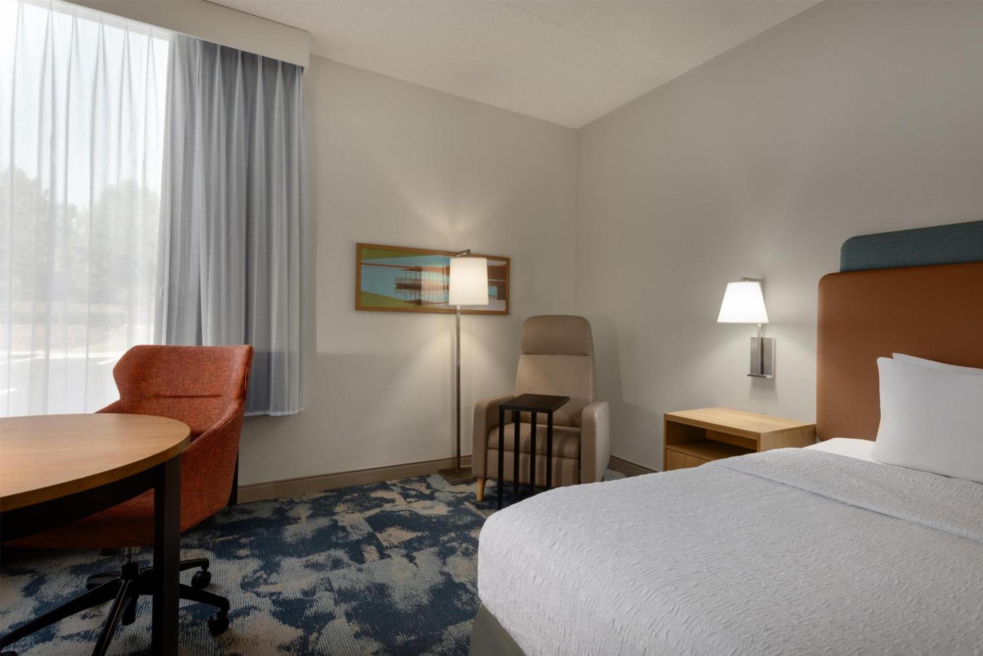 King Room with Accessible Tub - Mobility and Hearing Access/Non-Smoking